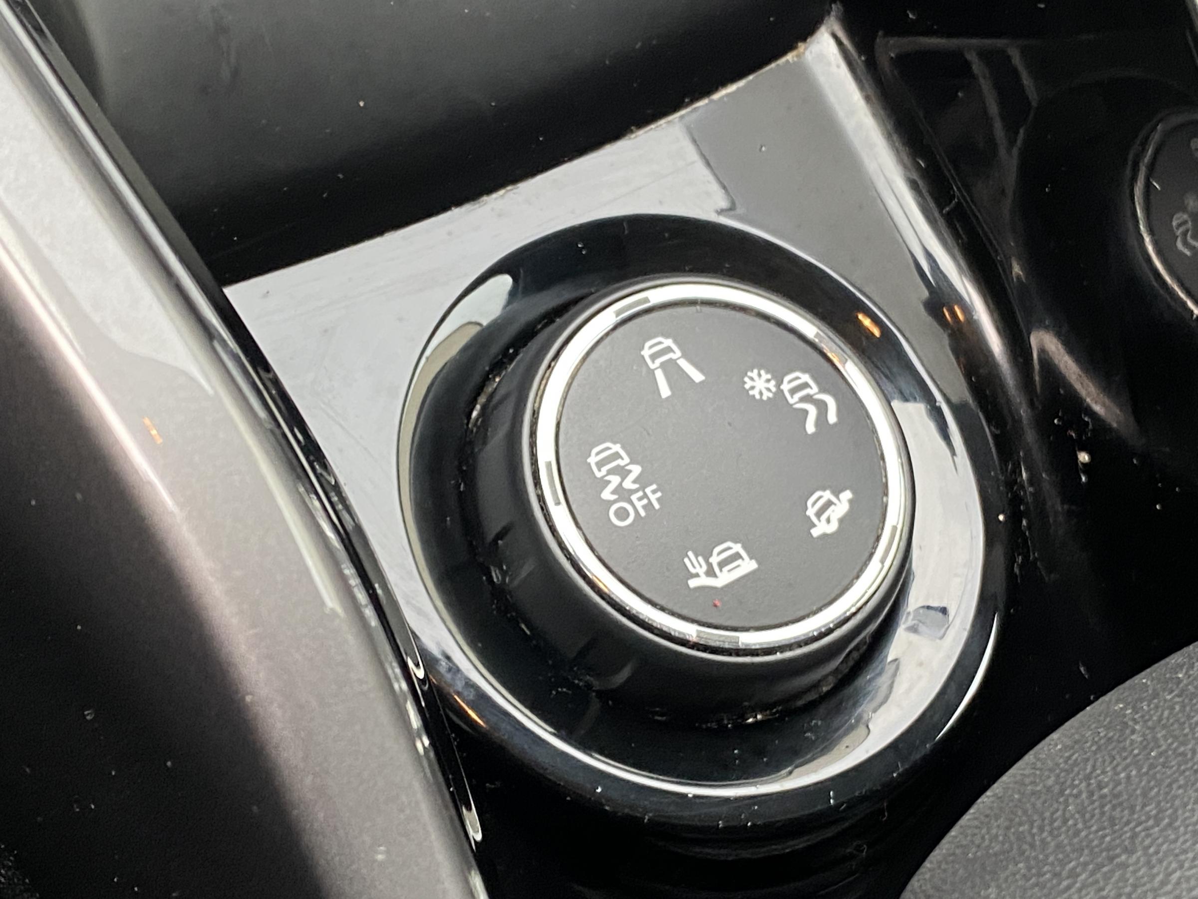 Peugeot 2008, 2017 - pohled č. 16