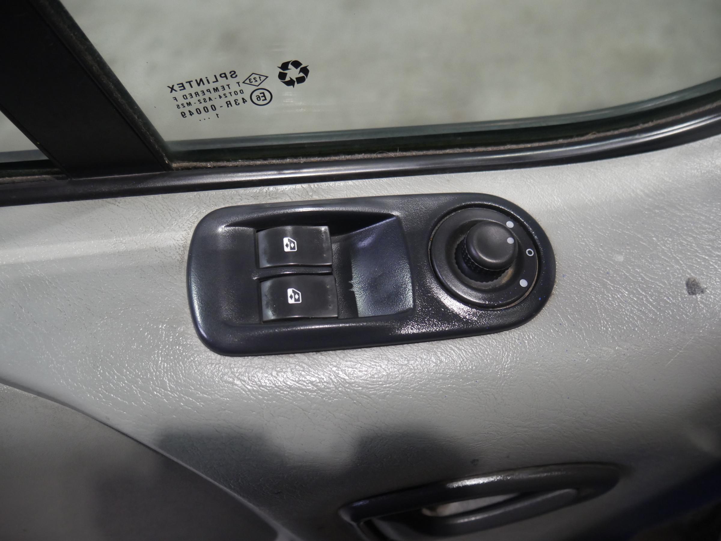 Renault Trafic, 2012 - pohled č. 12