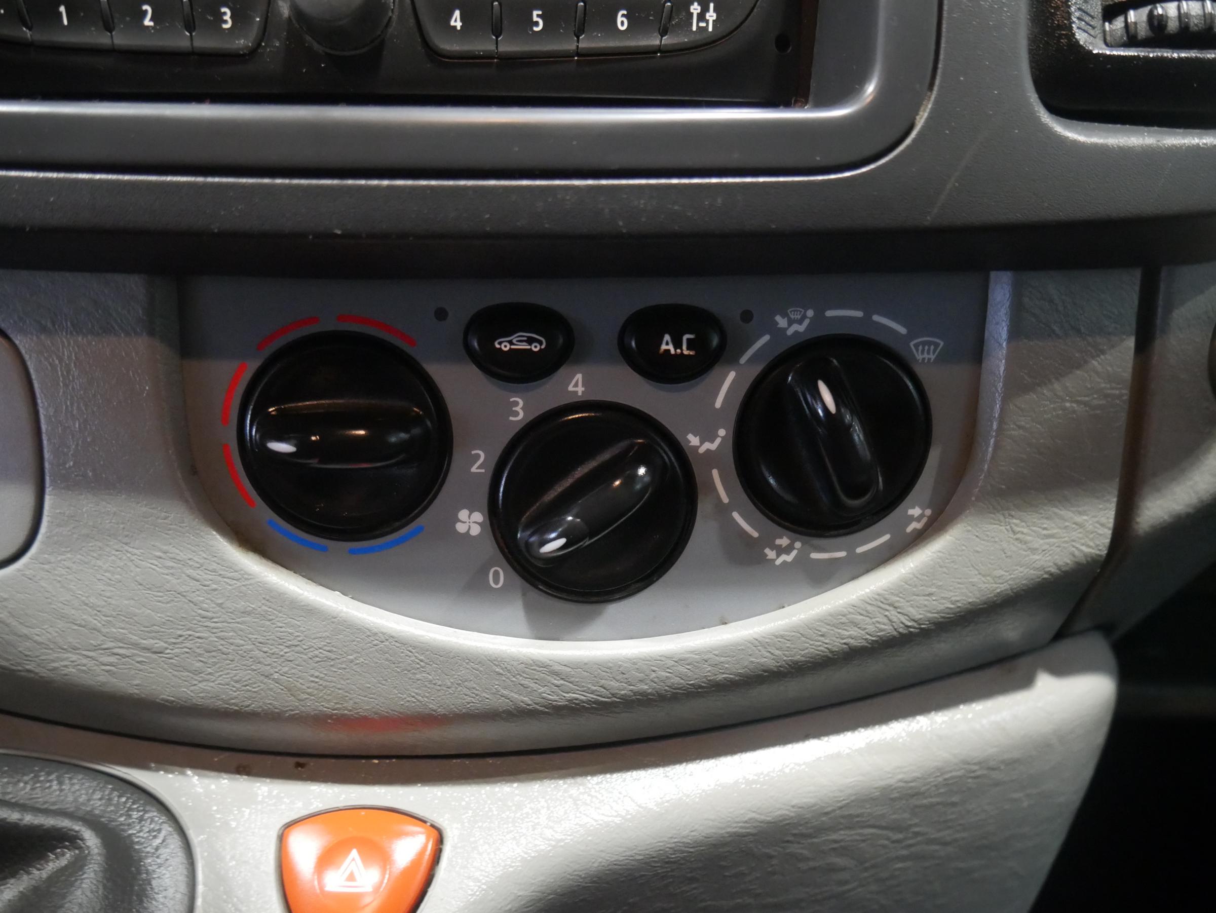 Renault Trafic, 2012 - pohled č. 15