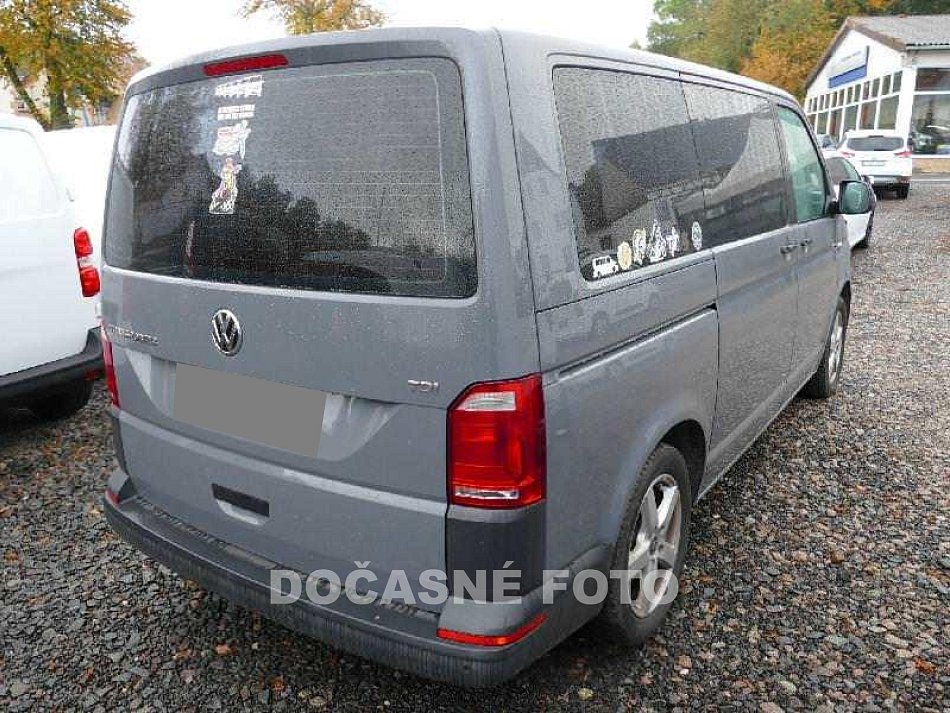 Volkswagen Transporter 2.0TDi  9míst