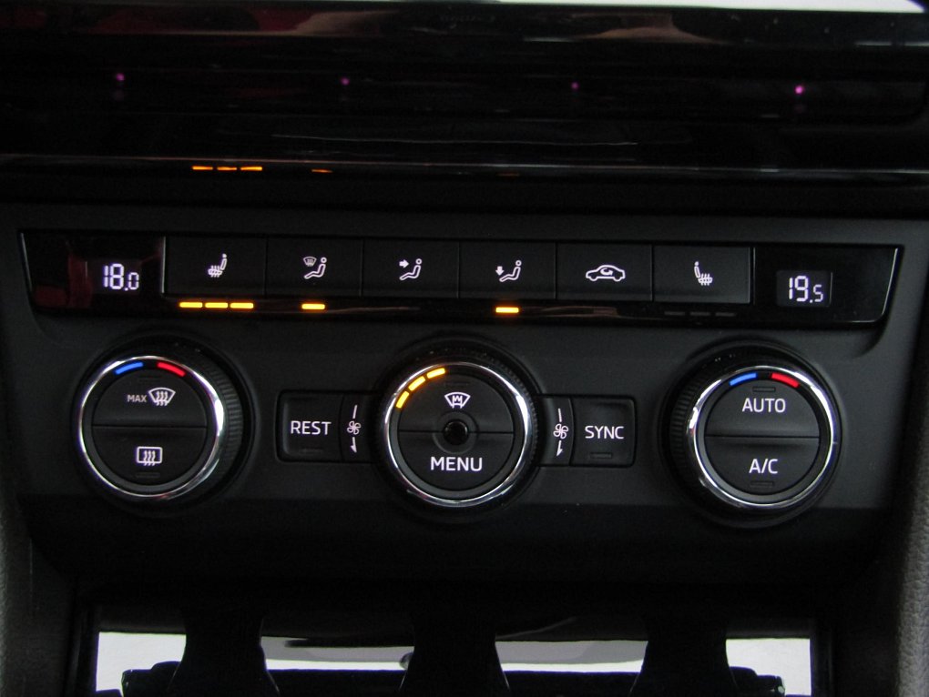 Škoda Superb III 2.0 TDi L&K