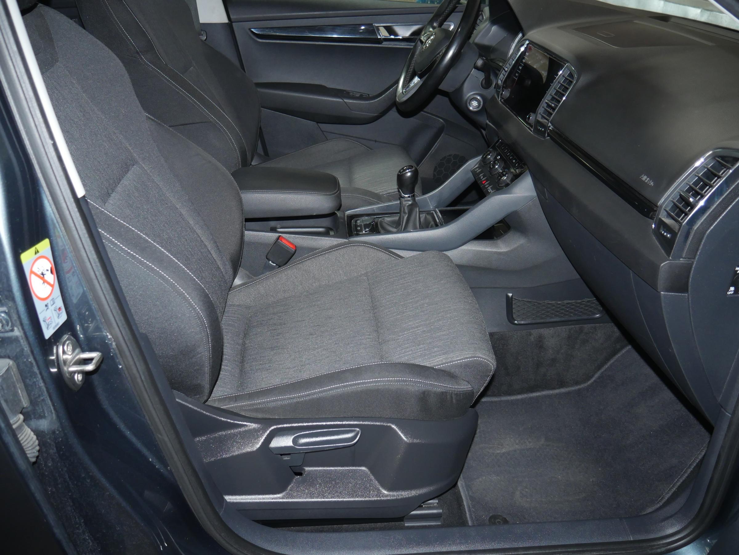 Škoda Karoq, 2018 - pohled č. 12