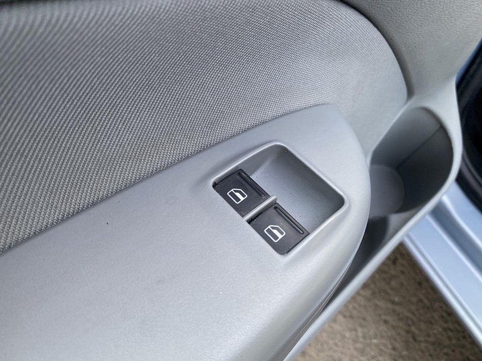 Škoda Octavia II 1.6 MPi Ambiente