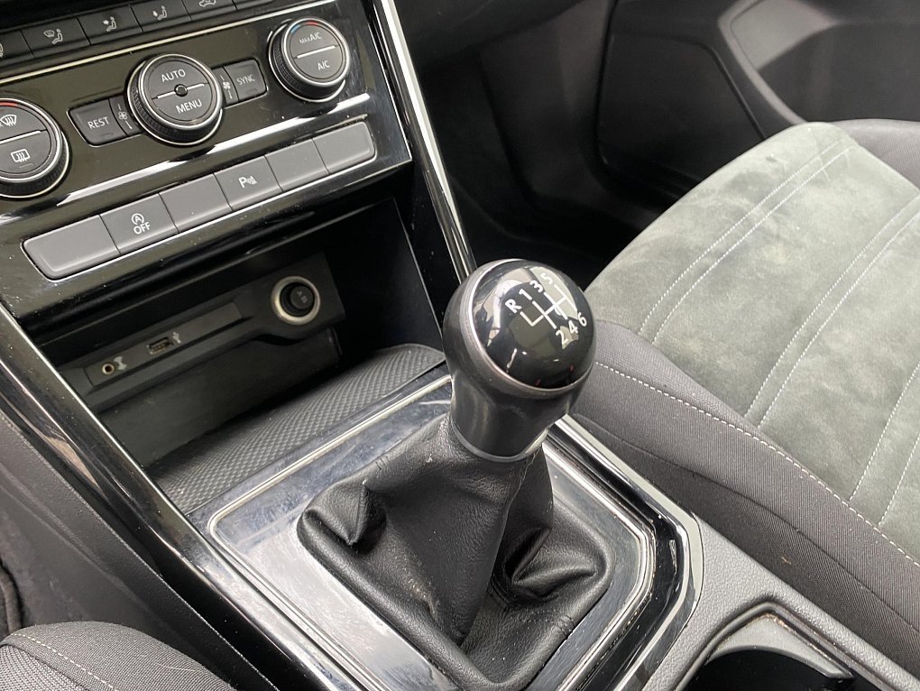 Volkswagen Touran 2.0 TDi 