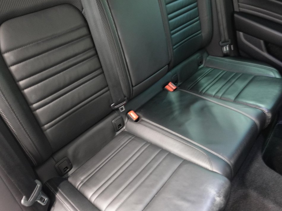 Volkswagen Passat 2.0 TSI 