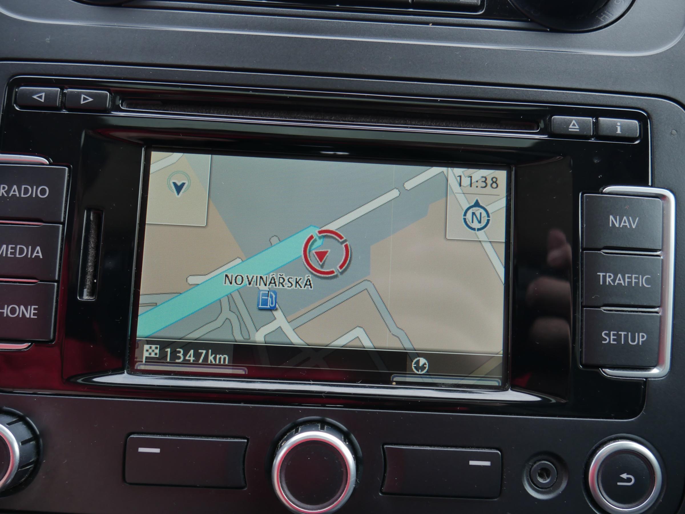 Volkswagen Touran, 2012 - pohled č. 12