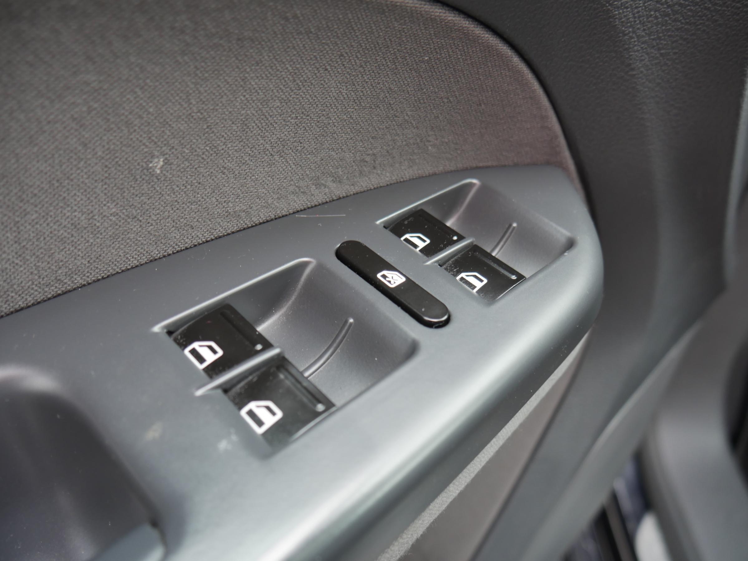 Volkswagen Touran, 2012 - pohled č. 13