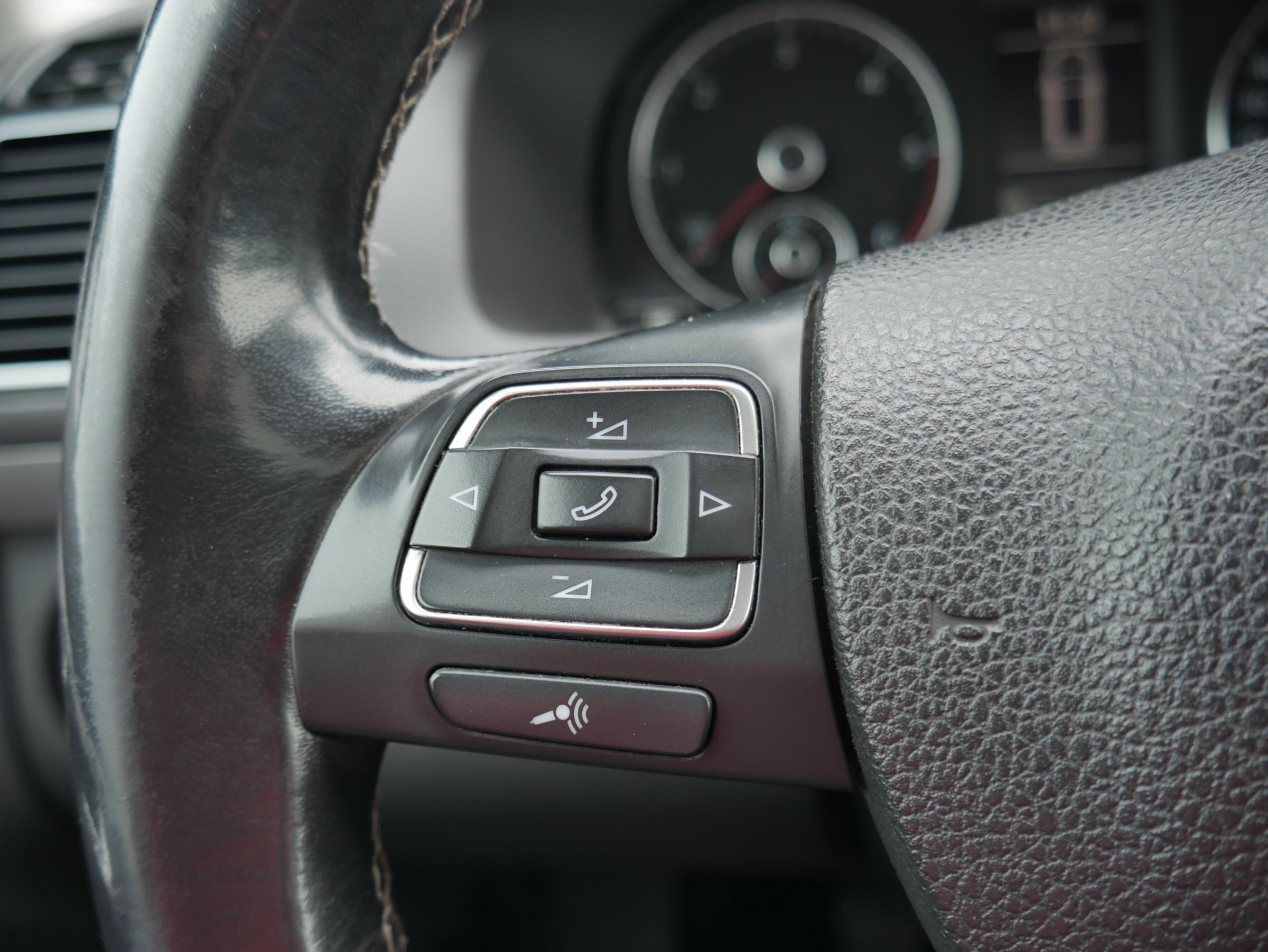 Volkswagen Touran, 2012 - pohled č. 16