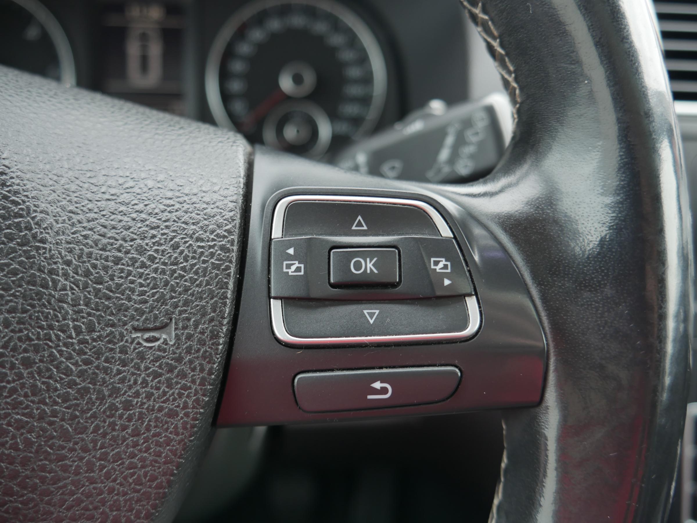 Volkswagen Touran, 2012 - pohled č. 17