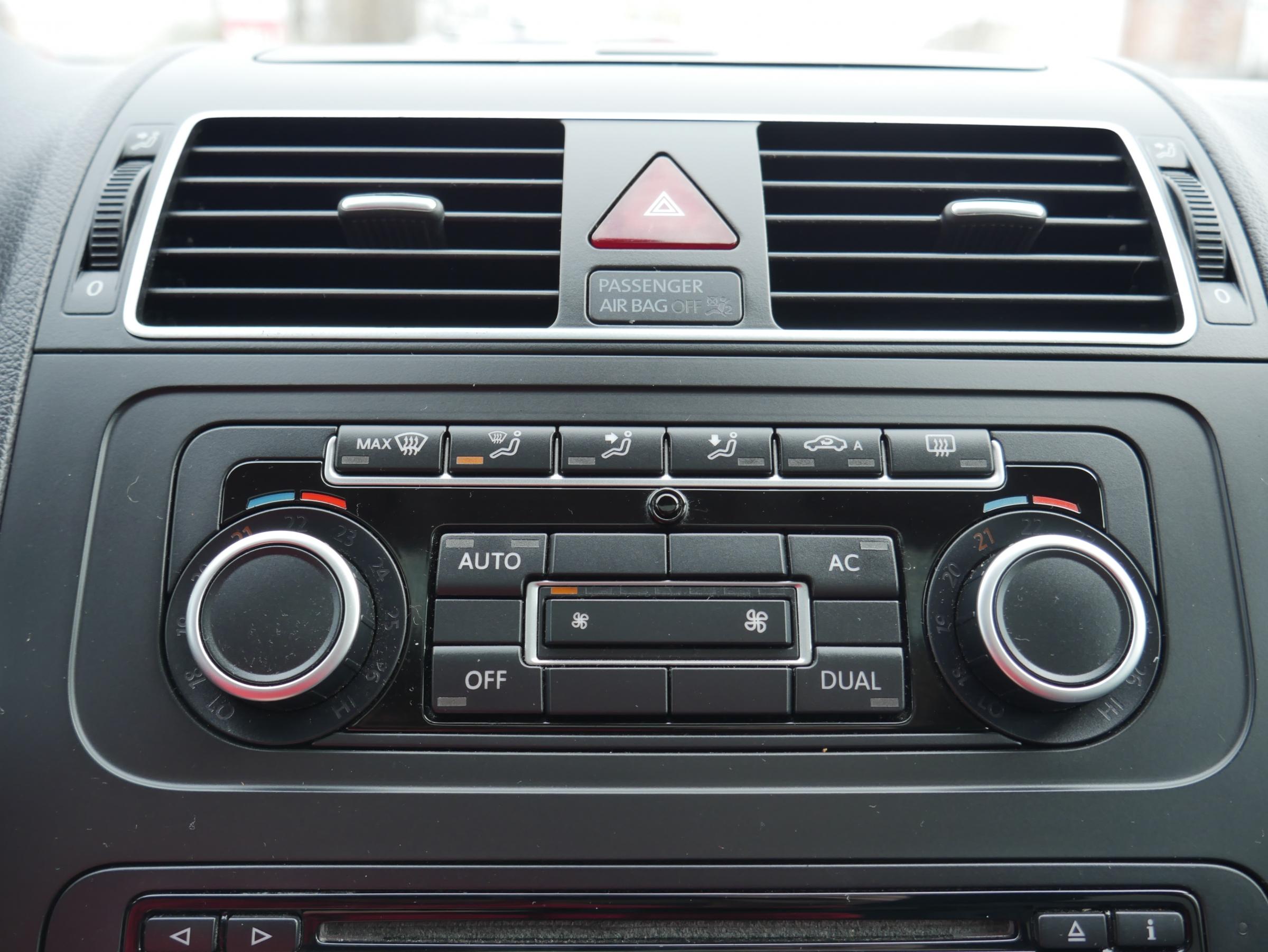 Volkswagen Touran, 2012 - pohled č. 19