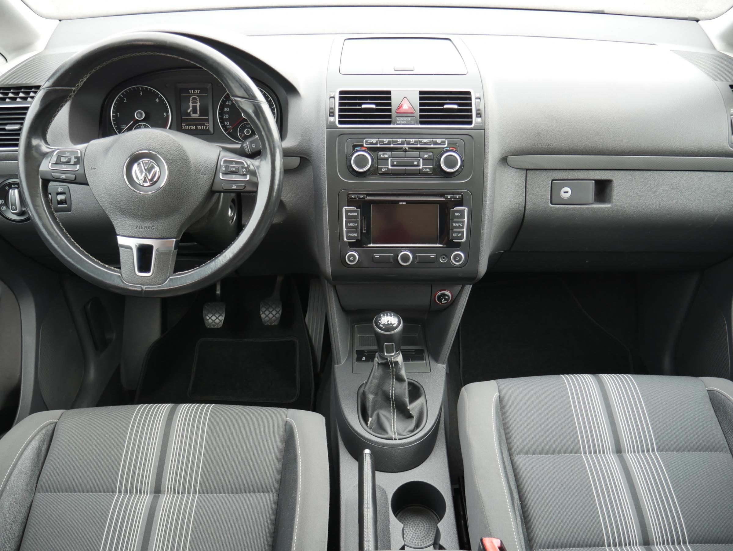 Volkswagen Touran, 2012 - pohled č. 8