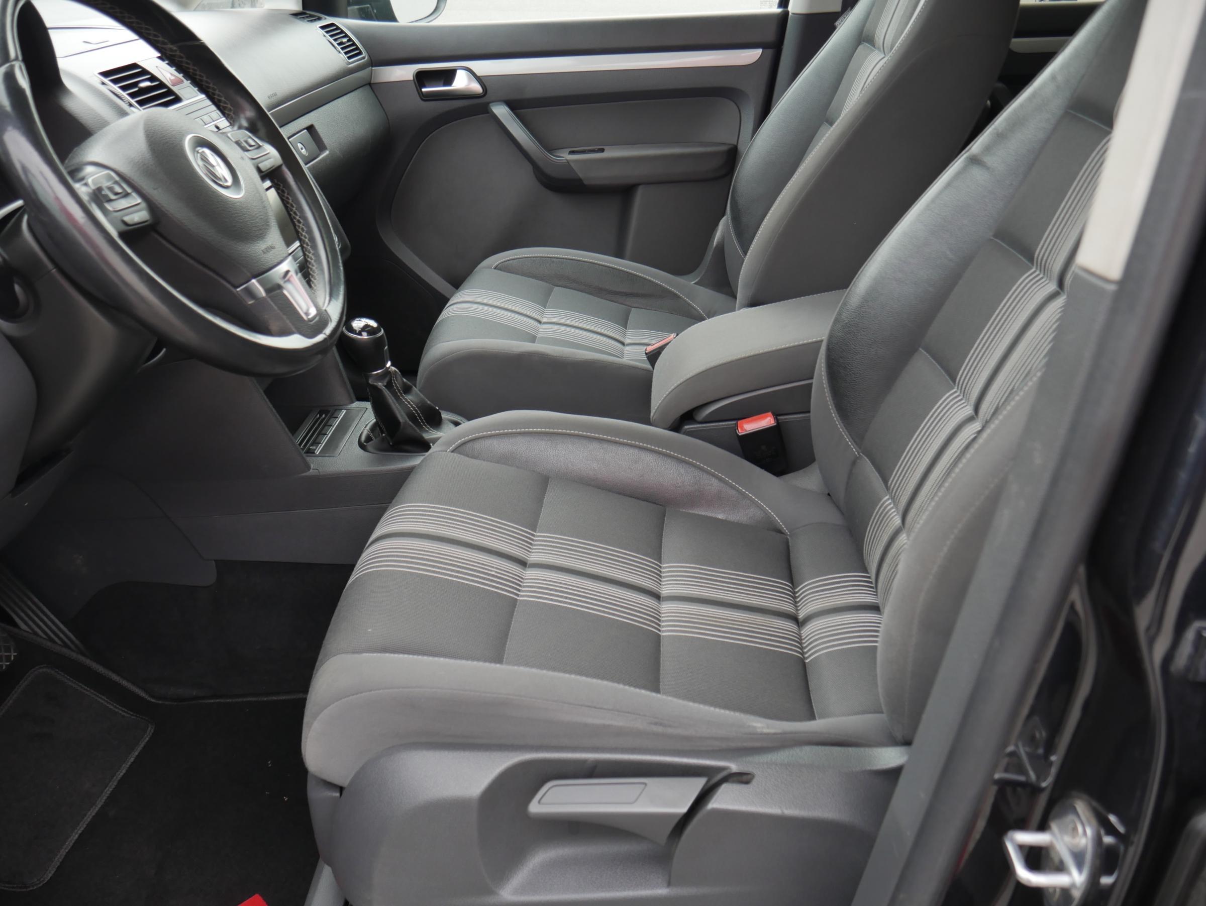 Volkswagen Touran, 2012 - pohled č. 9