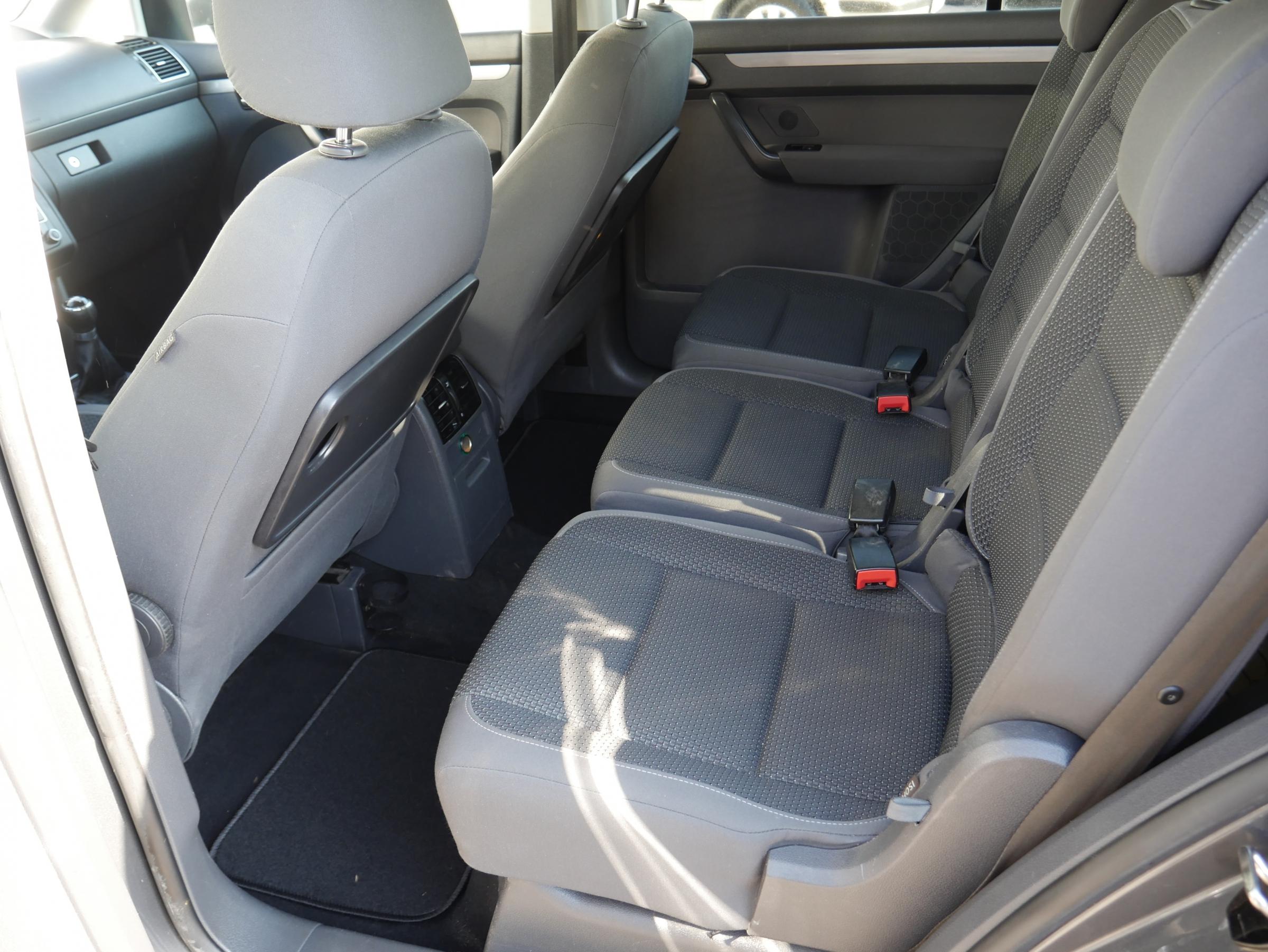 Volkswagen Touran, 2011 - pohled č. 10