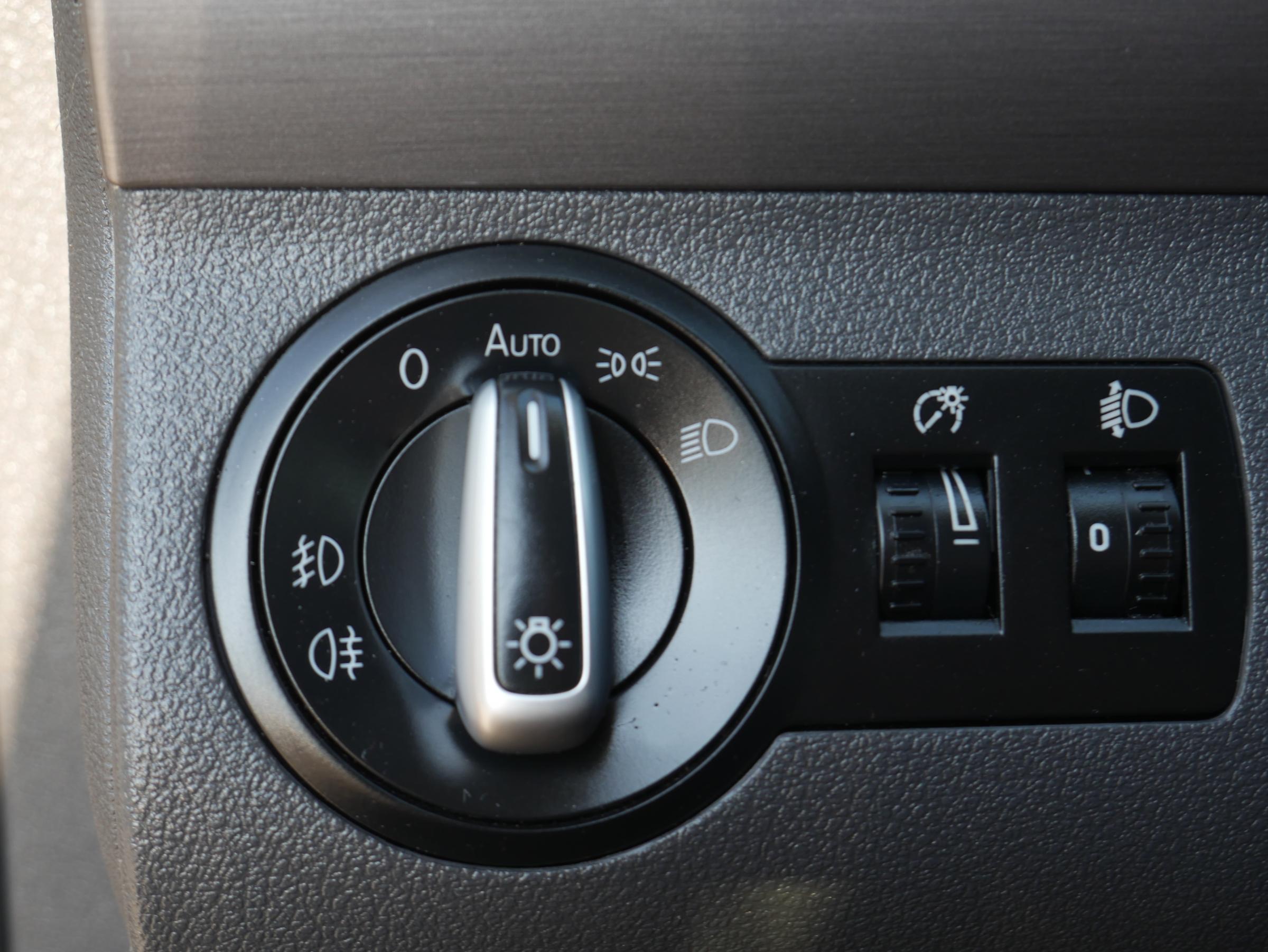 Volkswagen Touran, 2011 - pohled č. 17