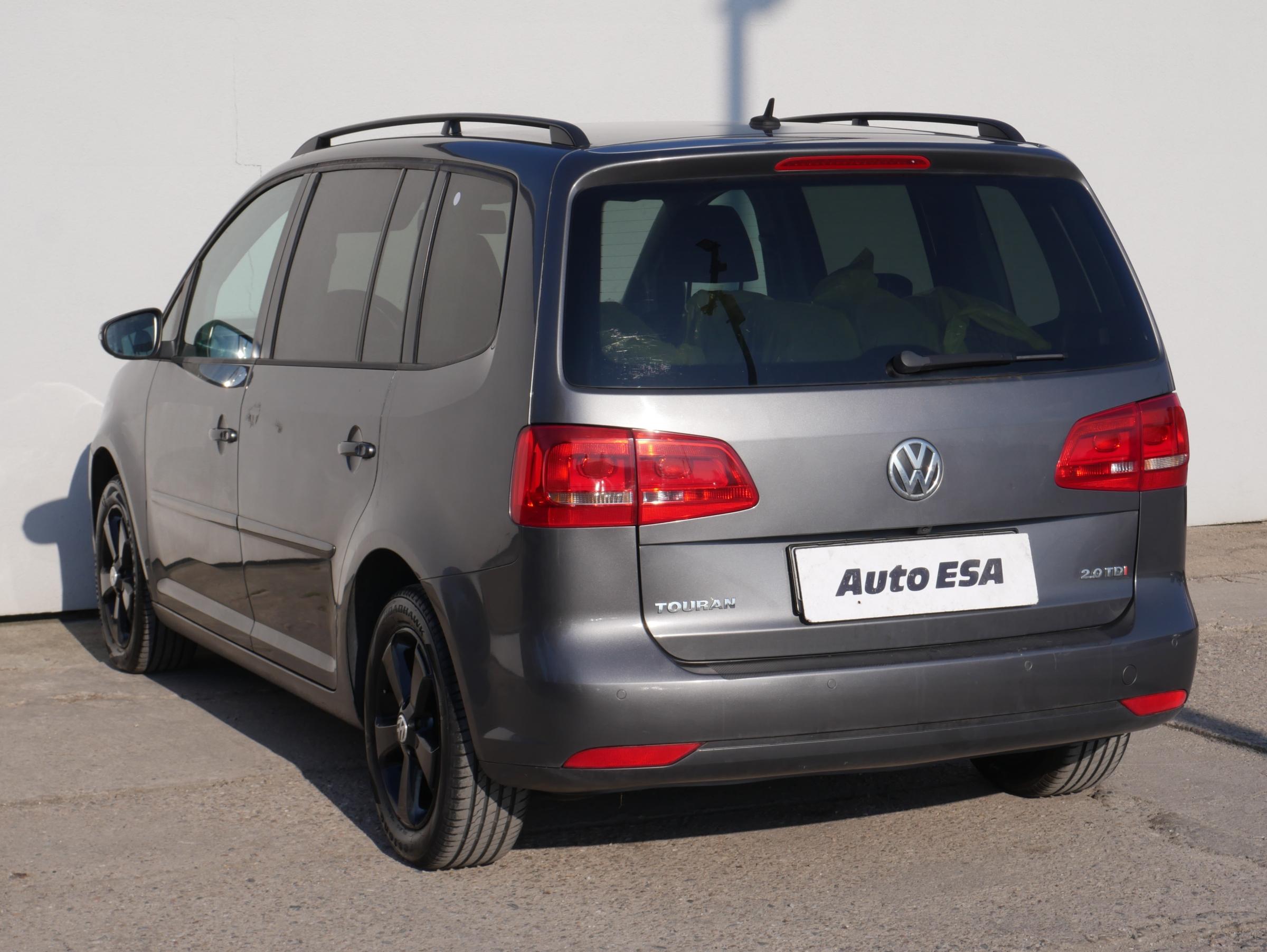 Volkswagen Touran, 2011 - pohled č. 4