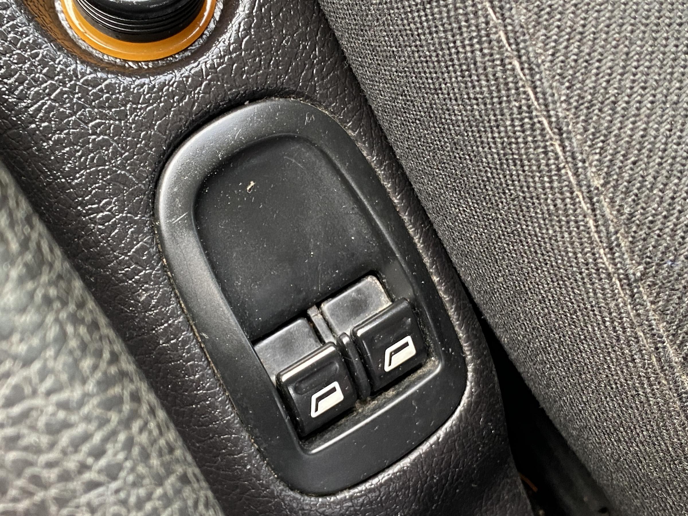 Peugeot 206, 2003 - pohled č. 12