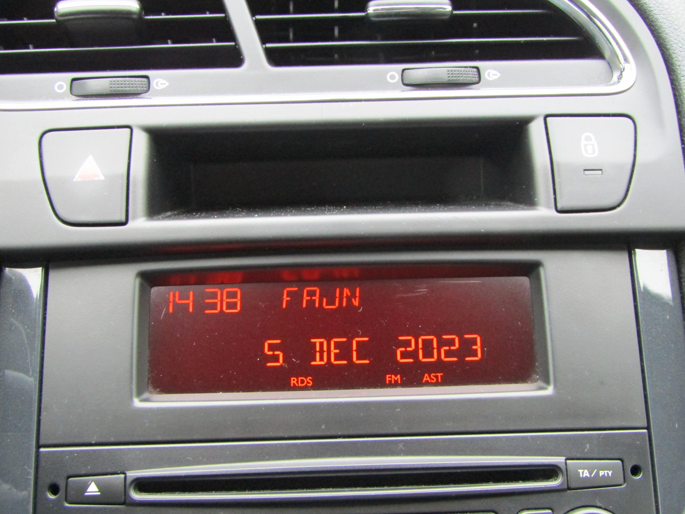 Peugeot 5008, 2010 - pohled č. 19