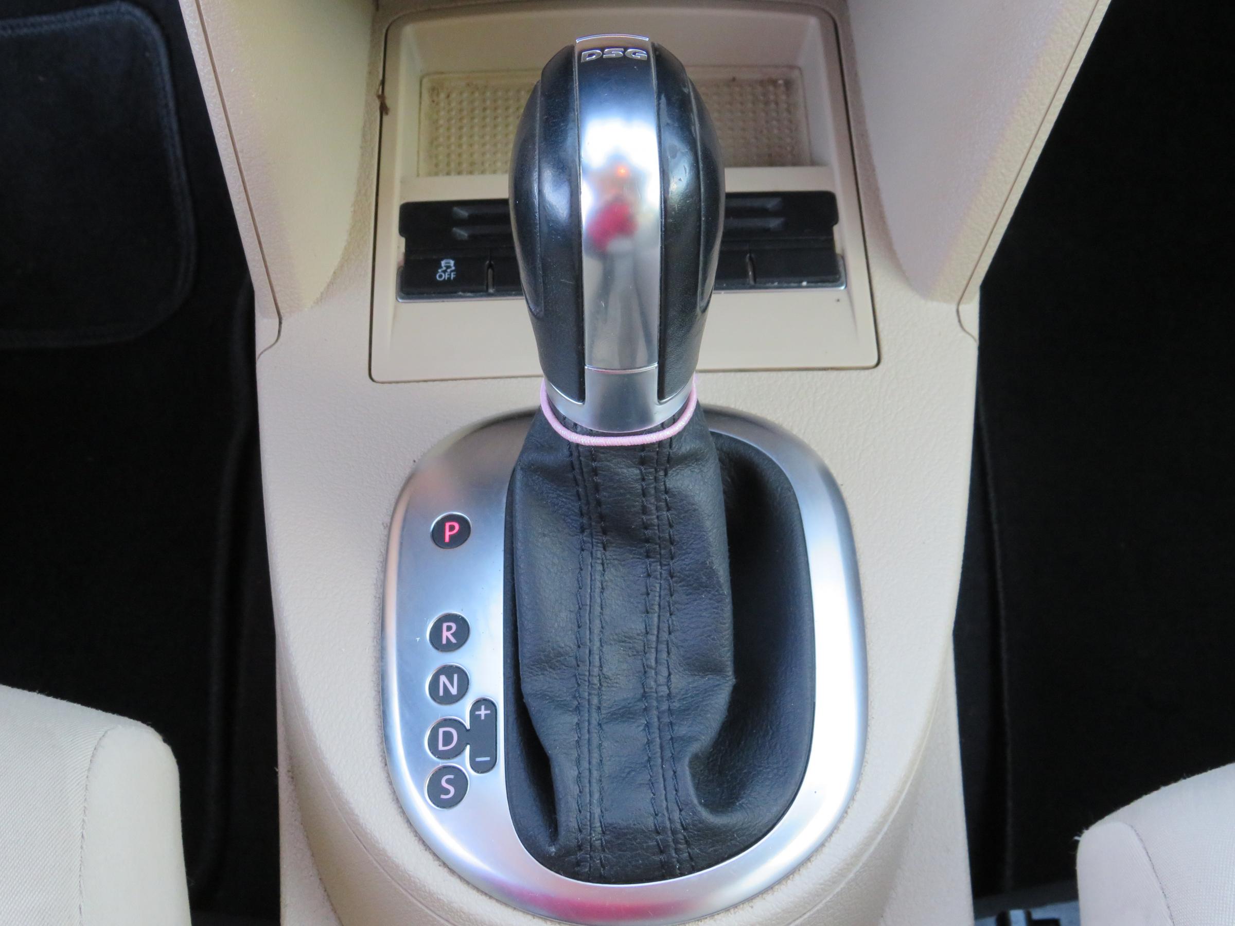 Volkswagen Touran, 2011 - pohled č. 20