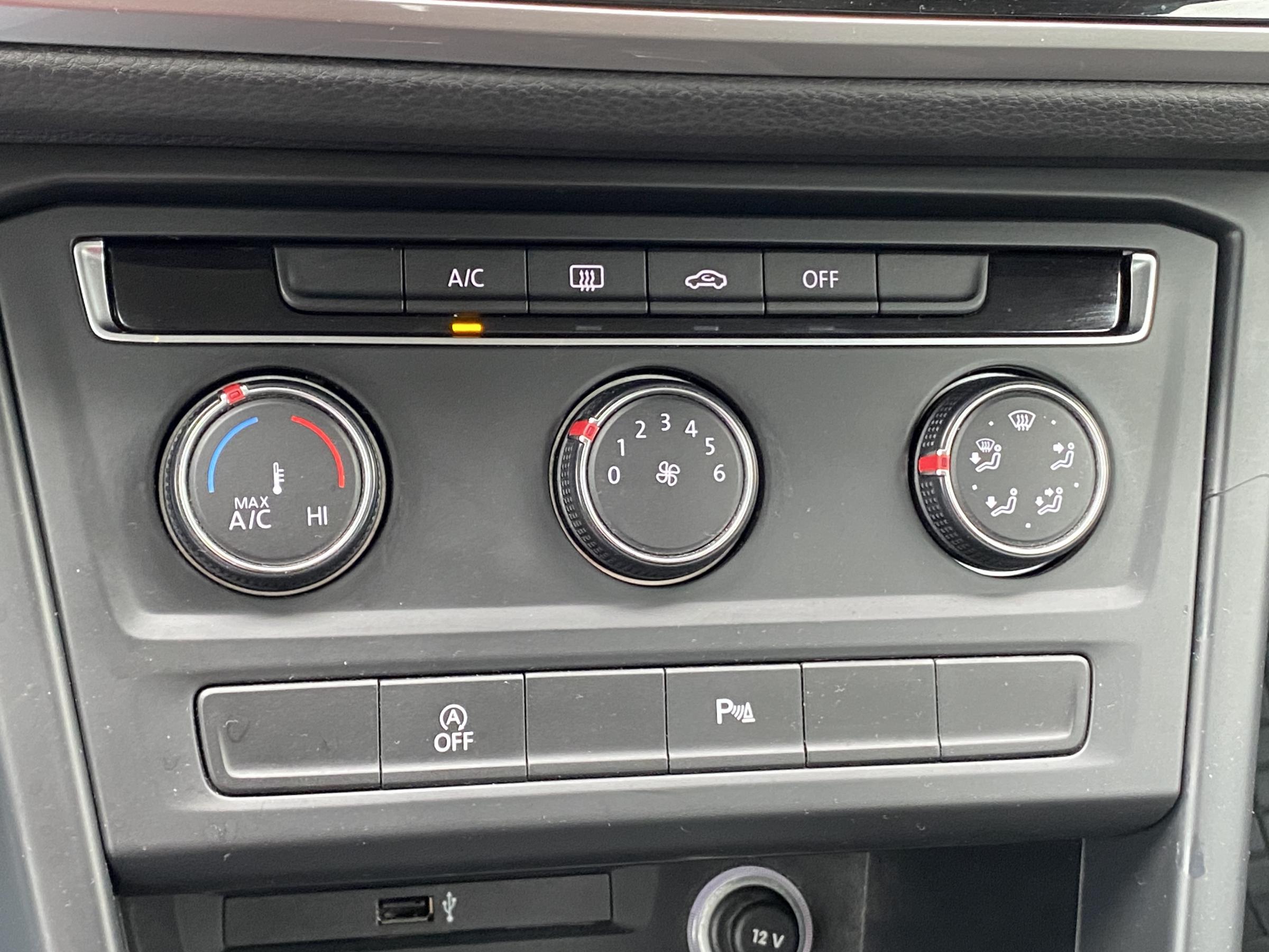 Volkswagen Touran, 2019 - pohled č. 14