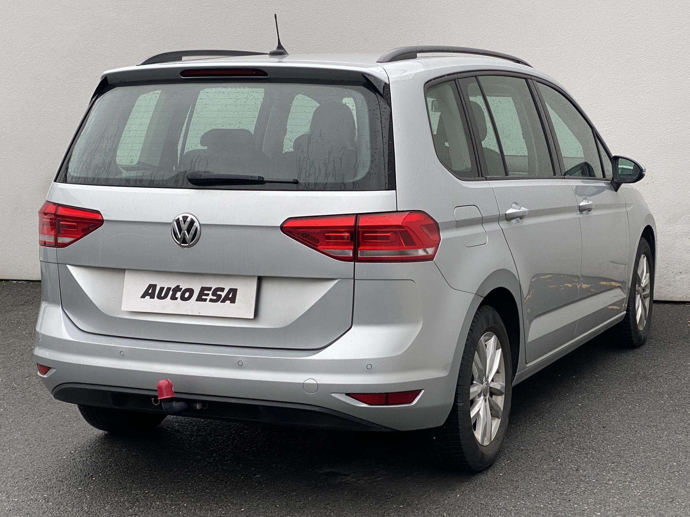 Volkswagen Touran, 2019 - pohled č. 4