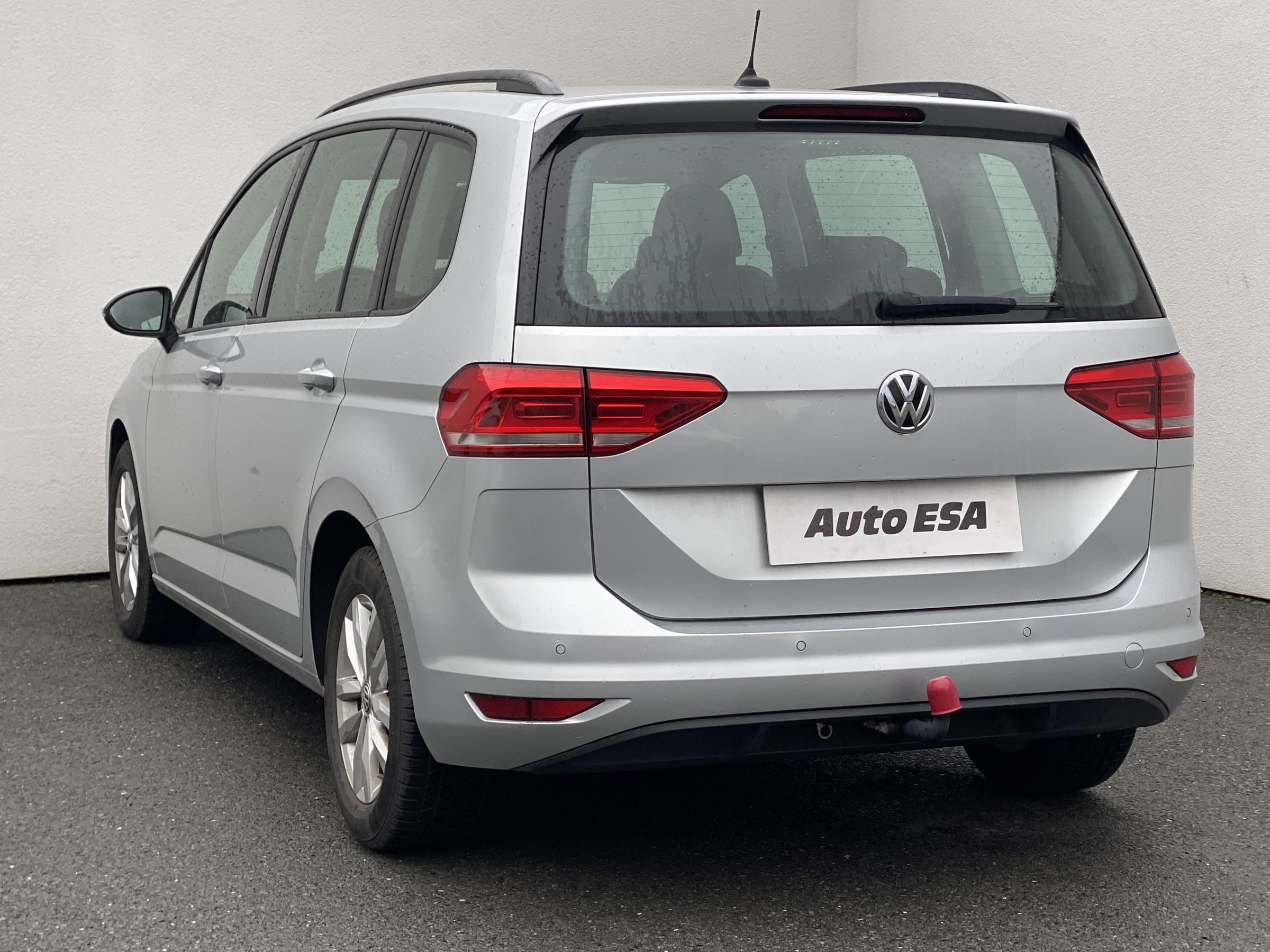 Volkswagen Touran, 2019 - pohled č. 6