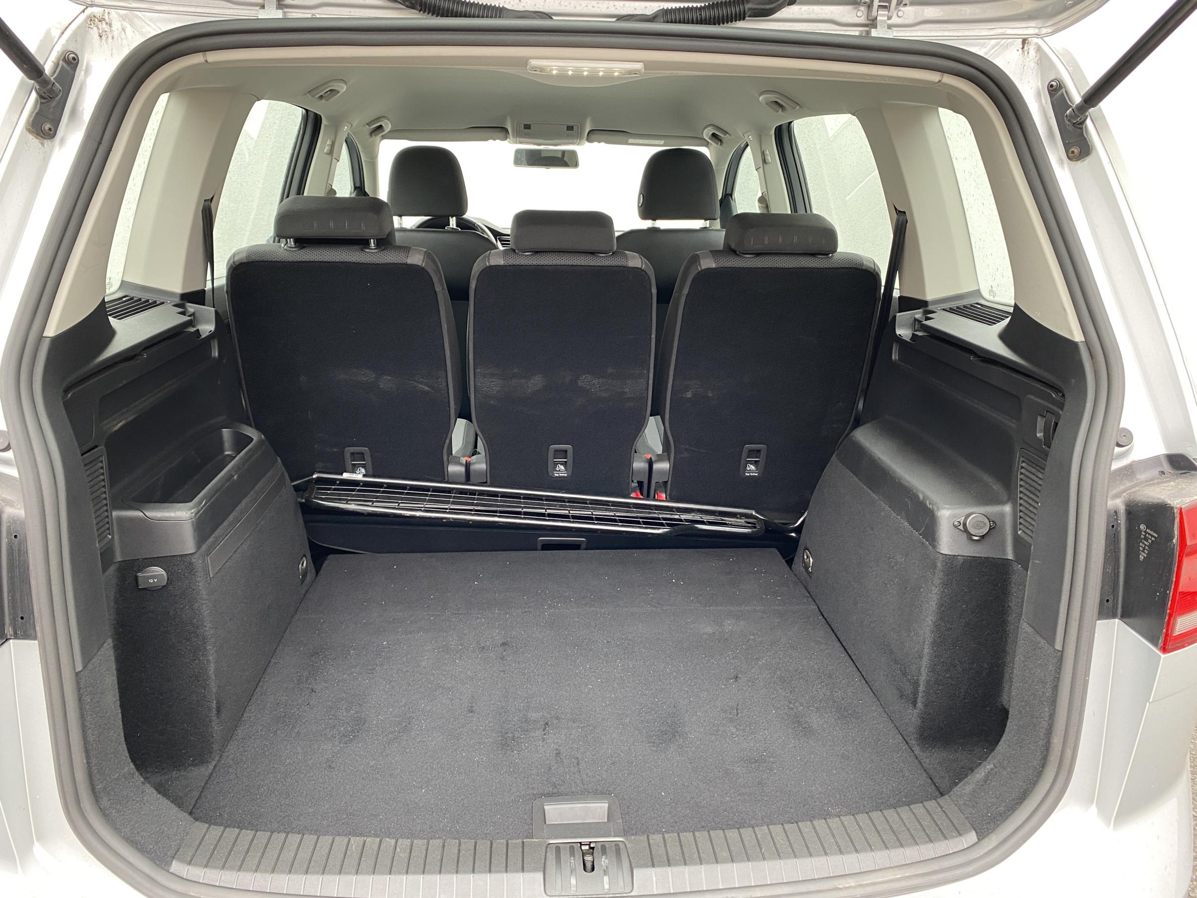 Volkswagen Touran, 2019 - pohled č. 7