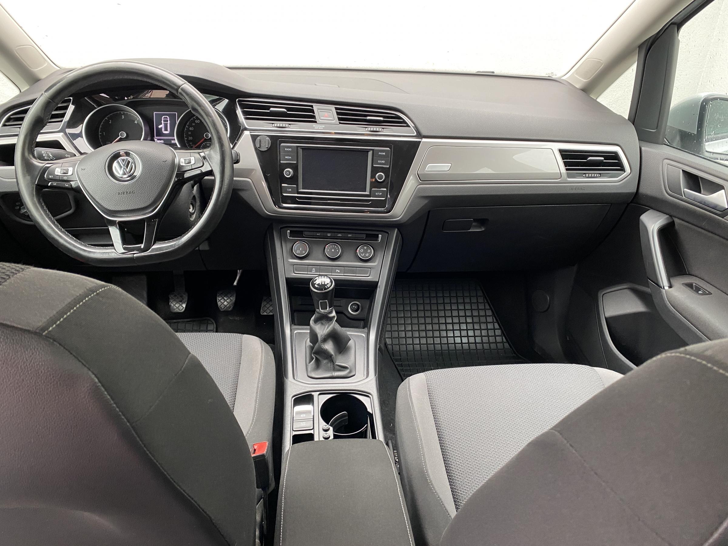 Volkswagen Touran, 2019 - pohled č. 8