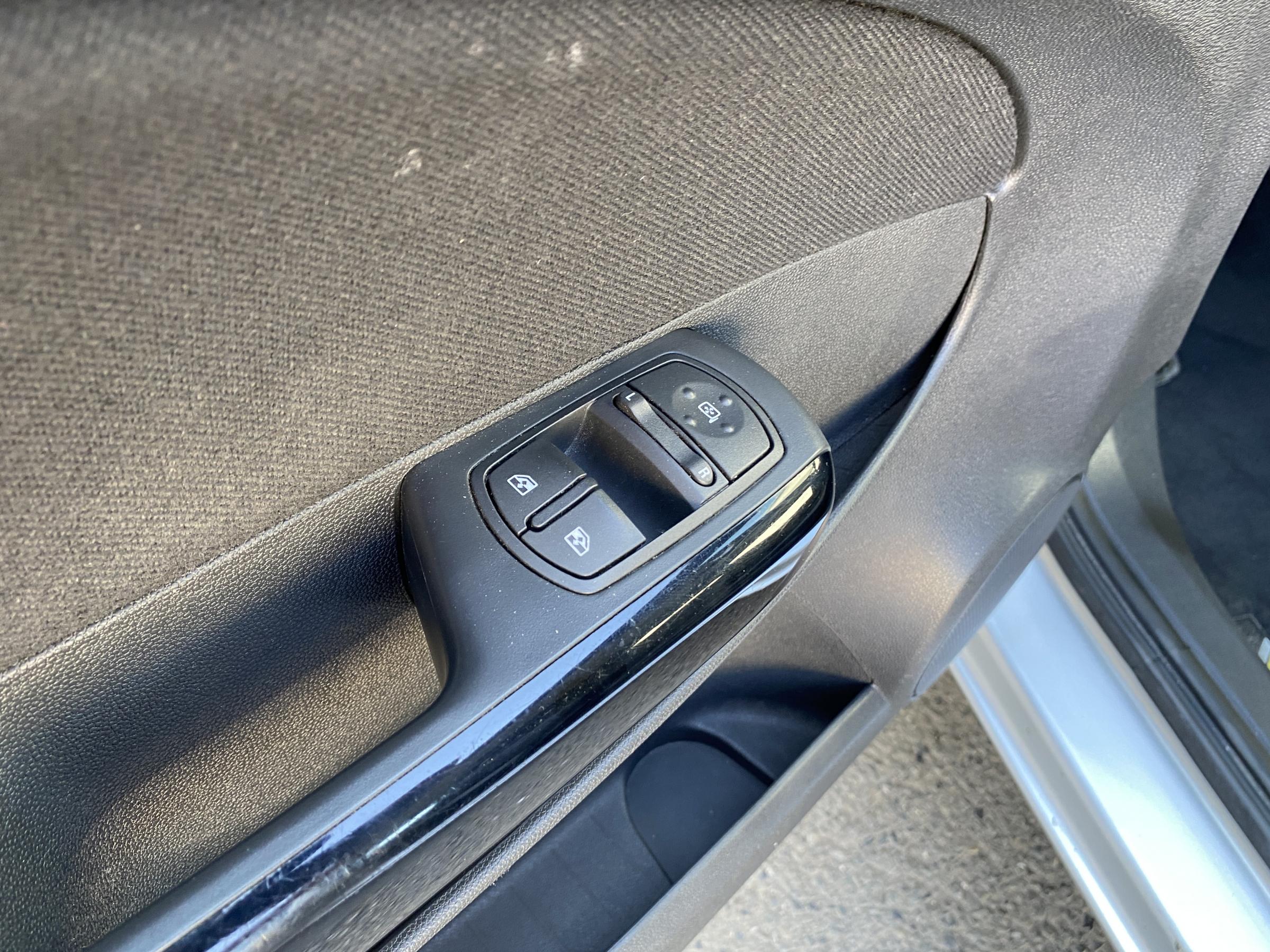 Peugeot 308, 2012 - pohled č. 13