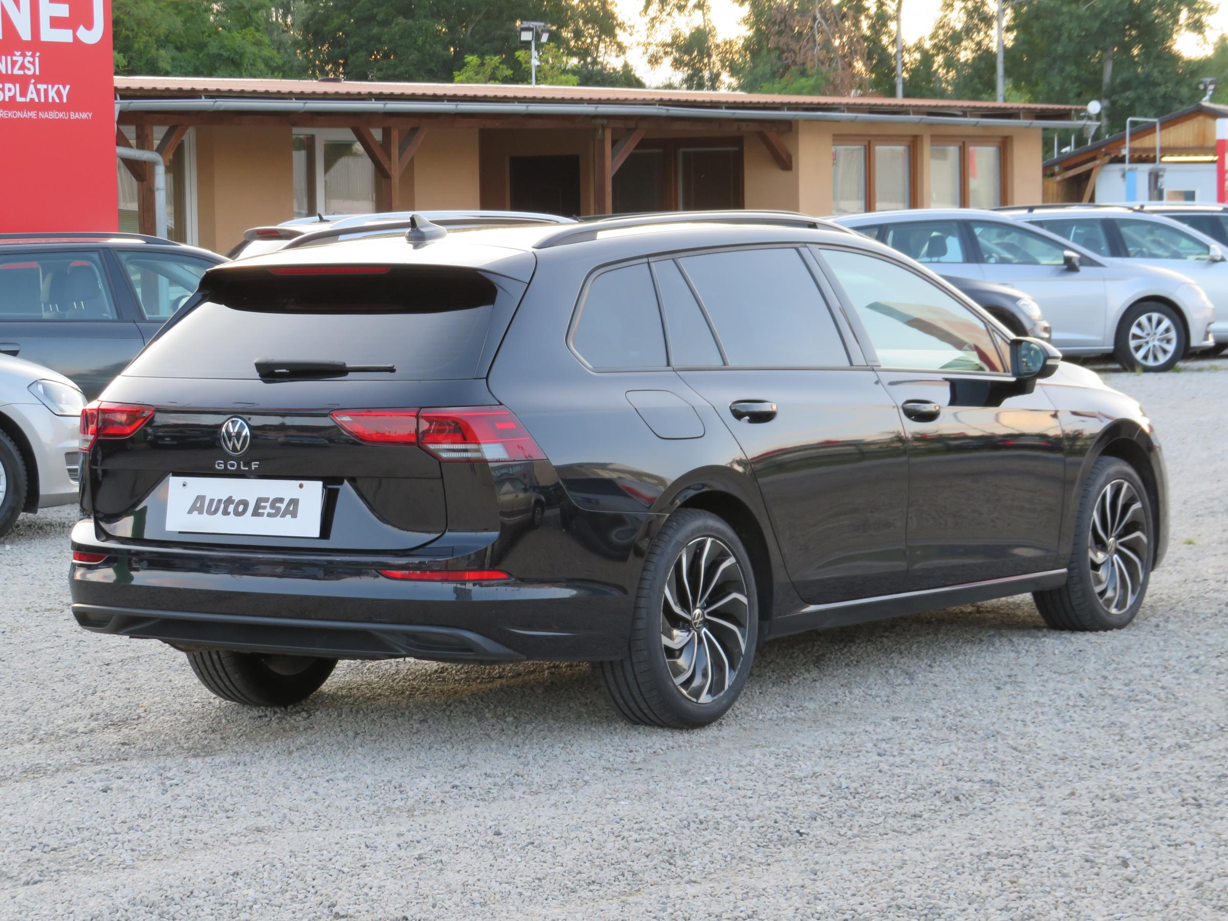 Volkswagen Golf, 2020 - pohled č. 4