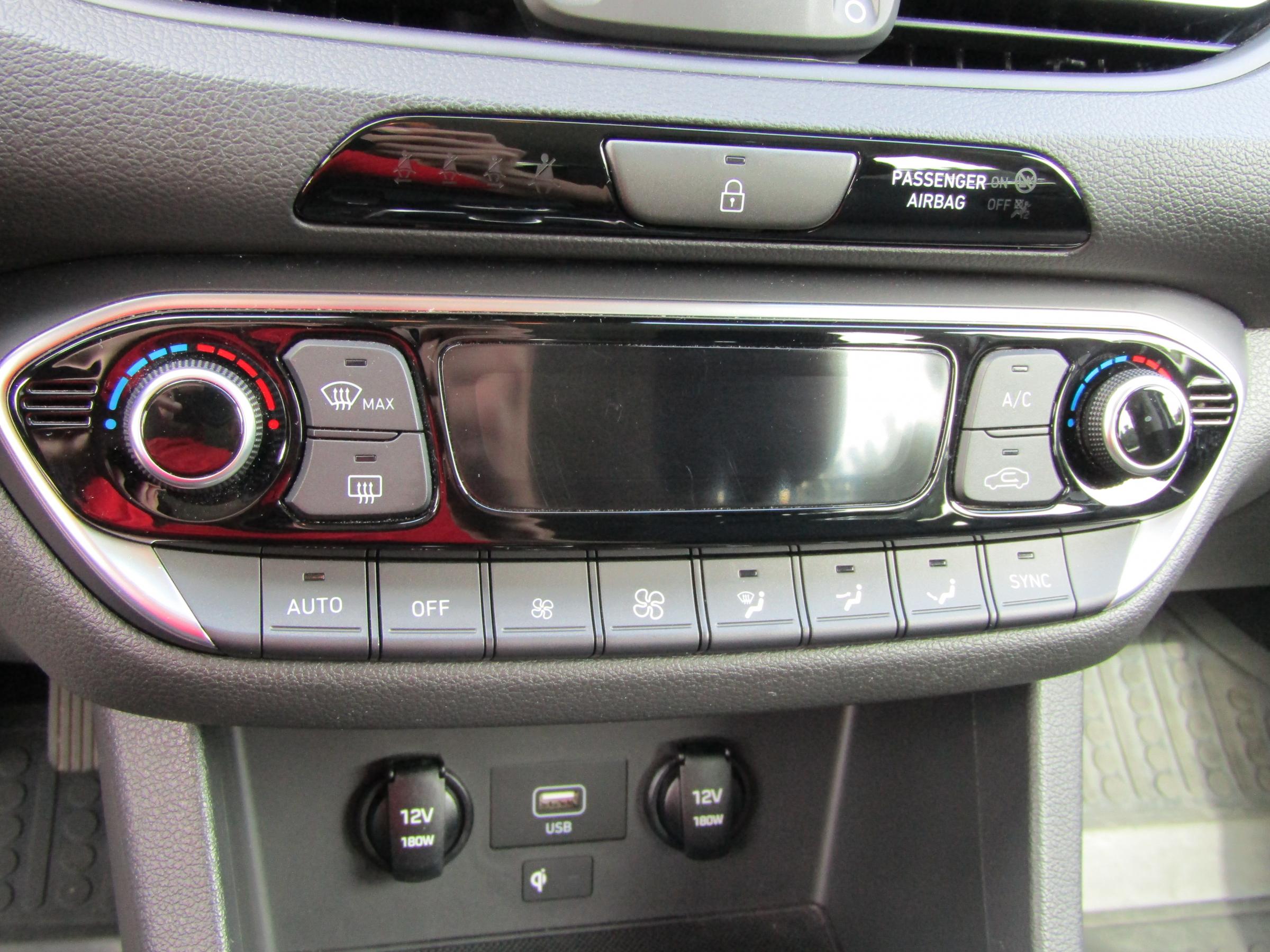 Hyundai i30, 2021 - pohled č. 13