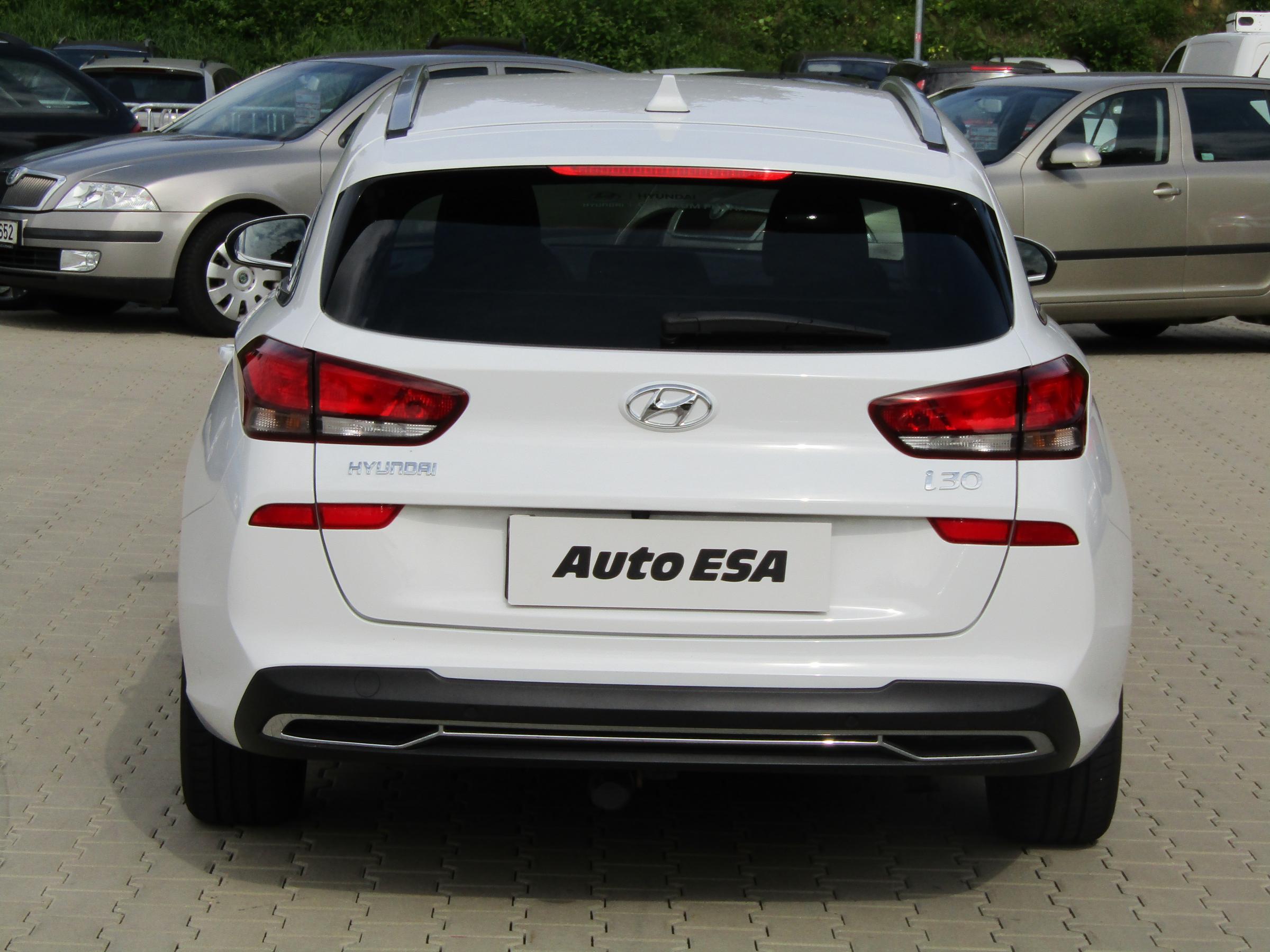 Hyundai i30, 2021 - pohled č. 5