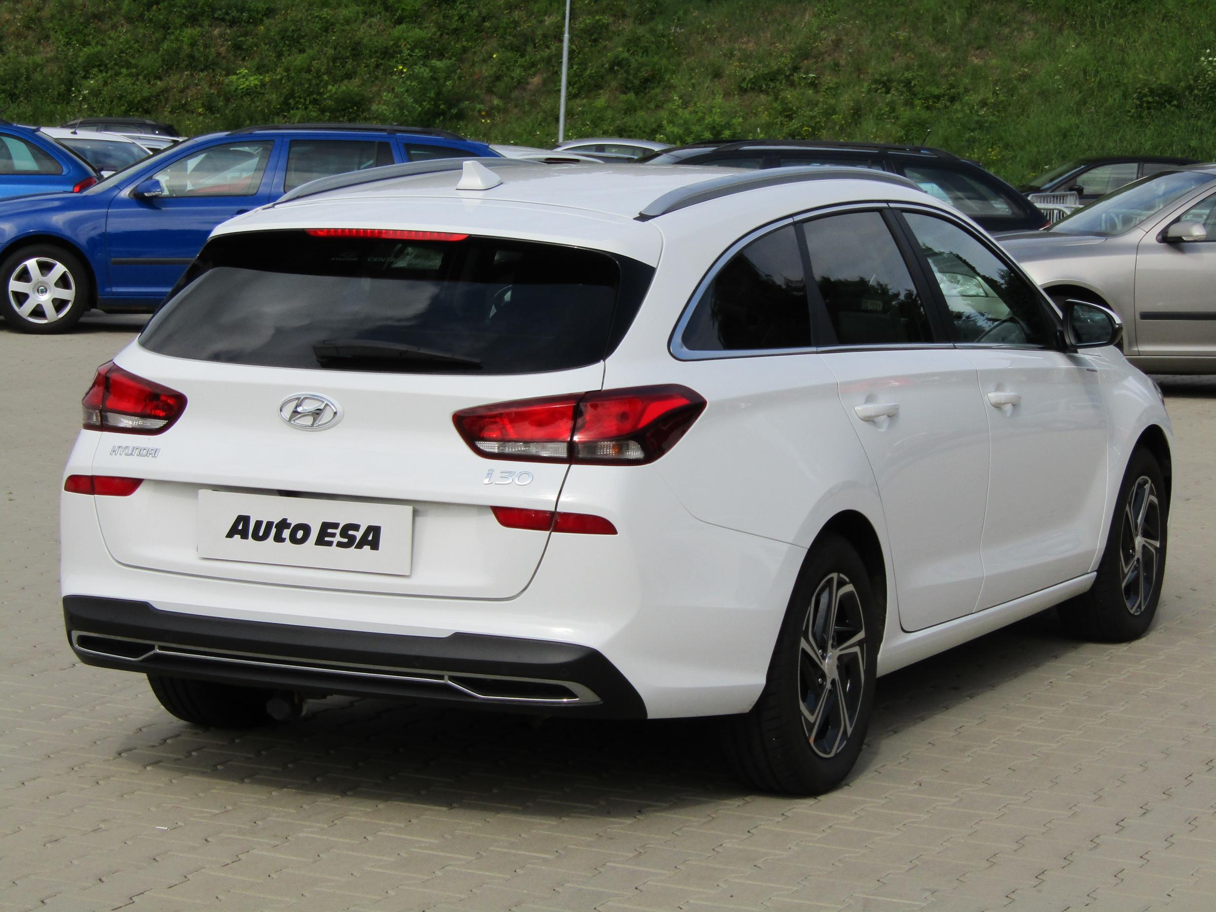 Hyundai i30, 2021 - pohled č. 6