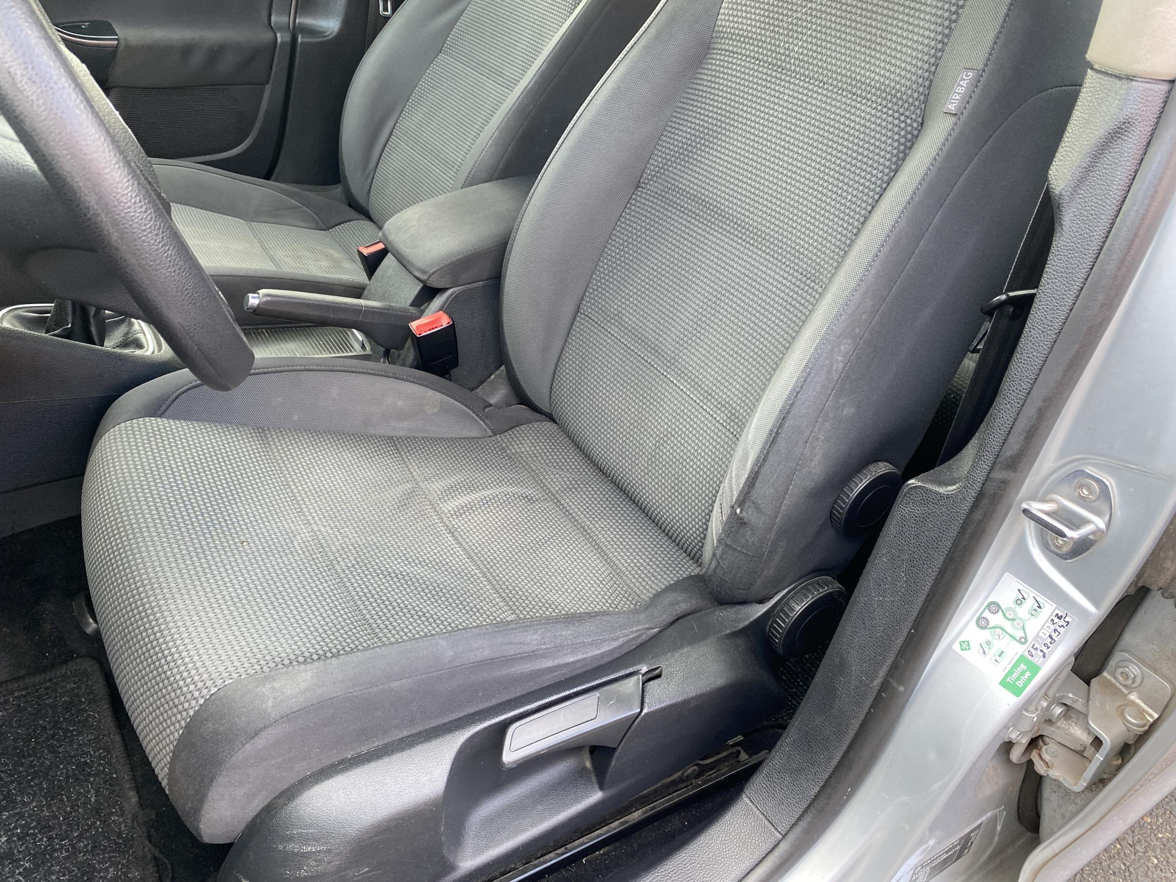 Volkswagen Golf, 2009 - pohled č. 9