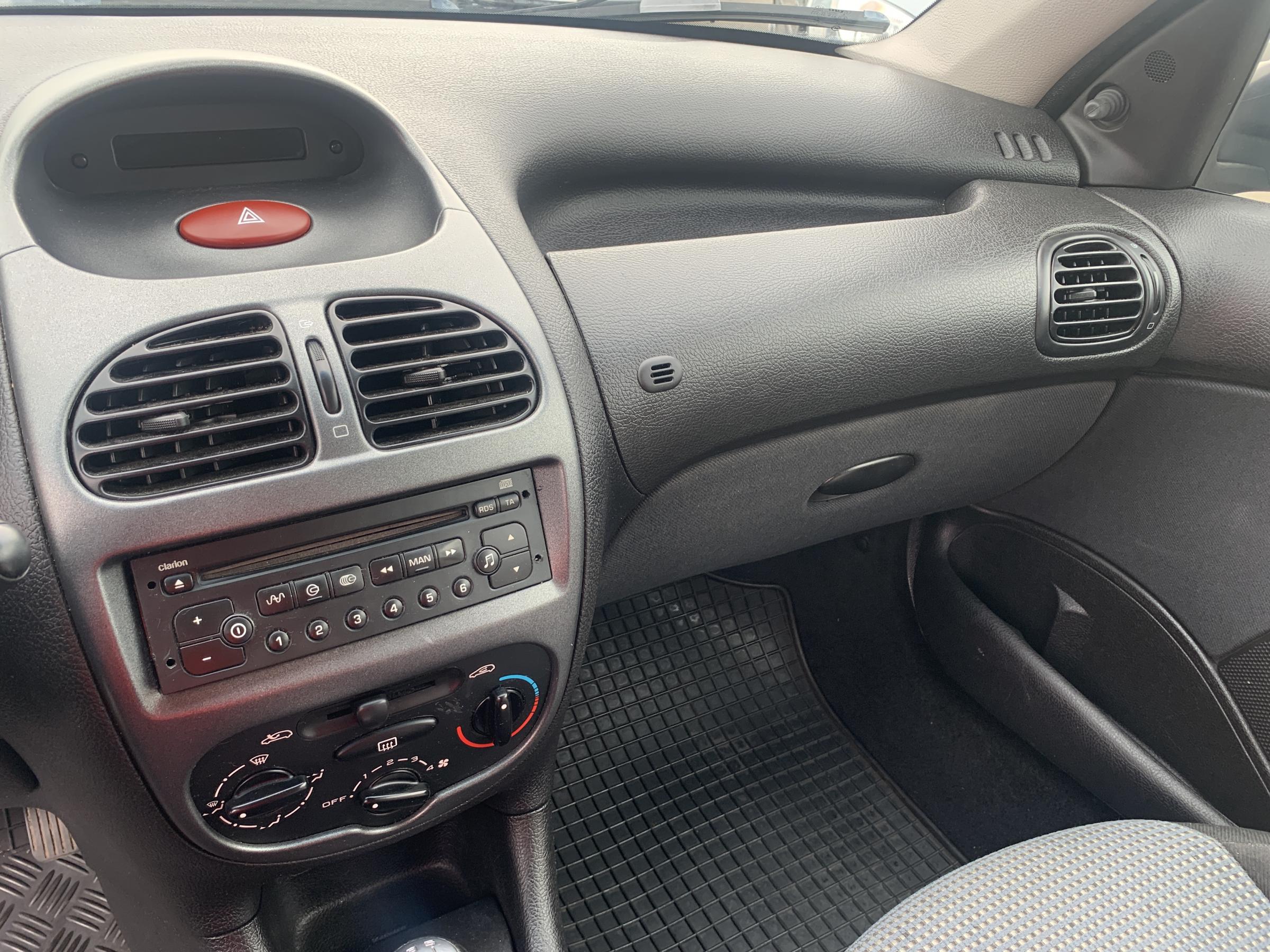 Peugeot 206, 2004 - pohled č. 14
