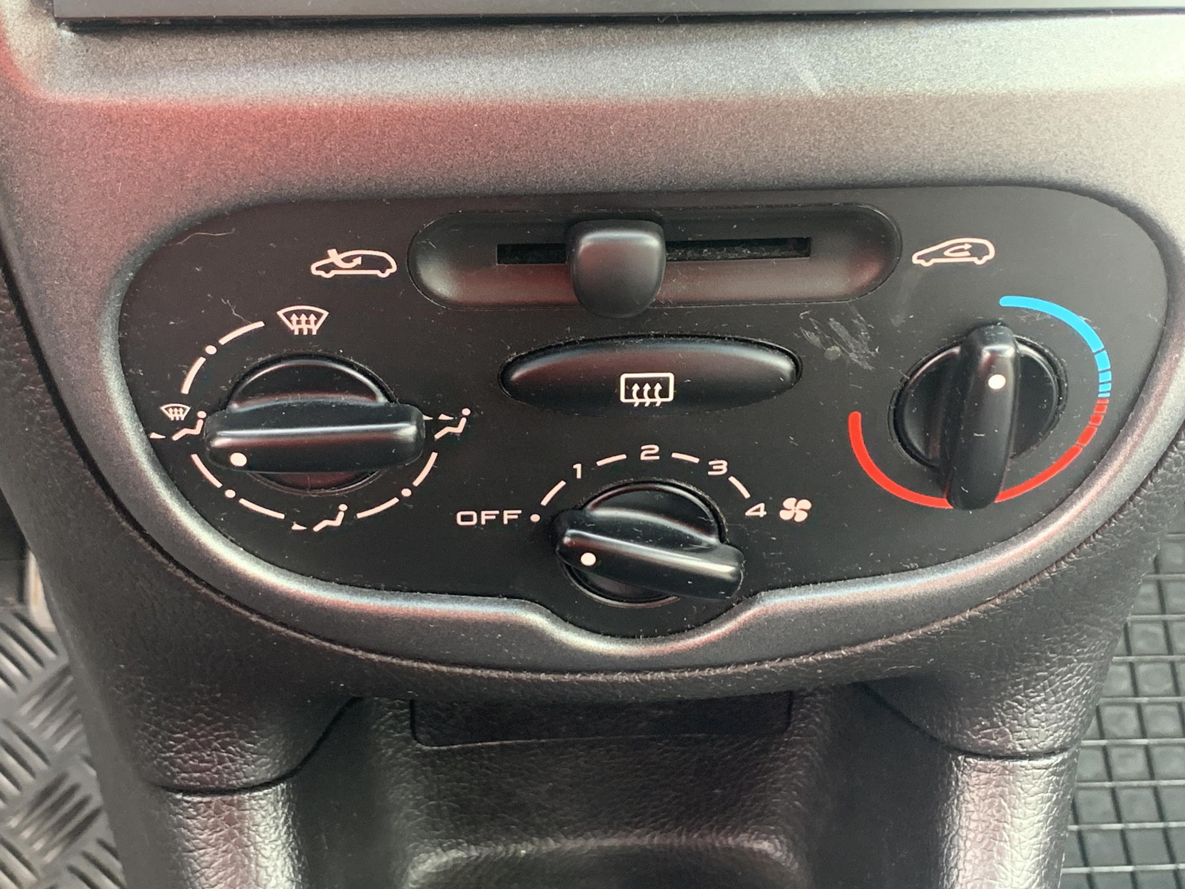 Peugeot 206, 2004 - pohled č. 16