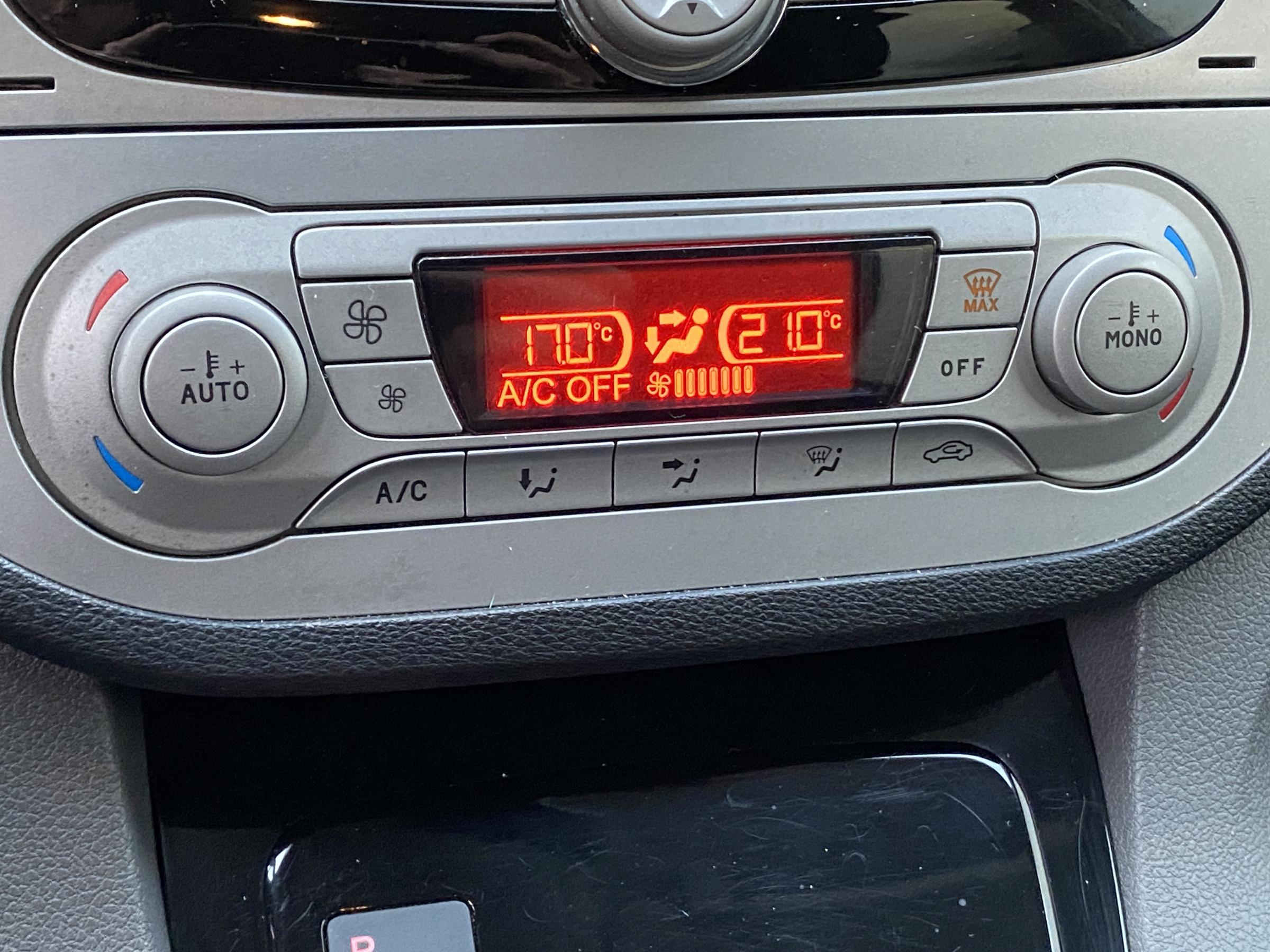 Ford Kuga, 2011 - pohled č. 16