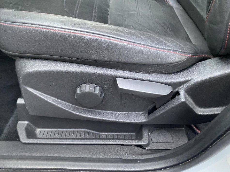 Ford Kuga 1.5EB ST-Line AWD