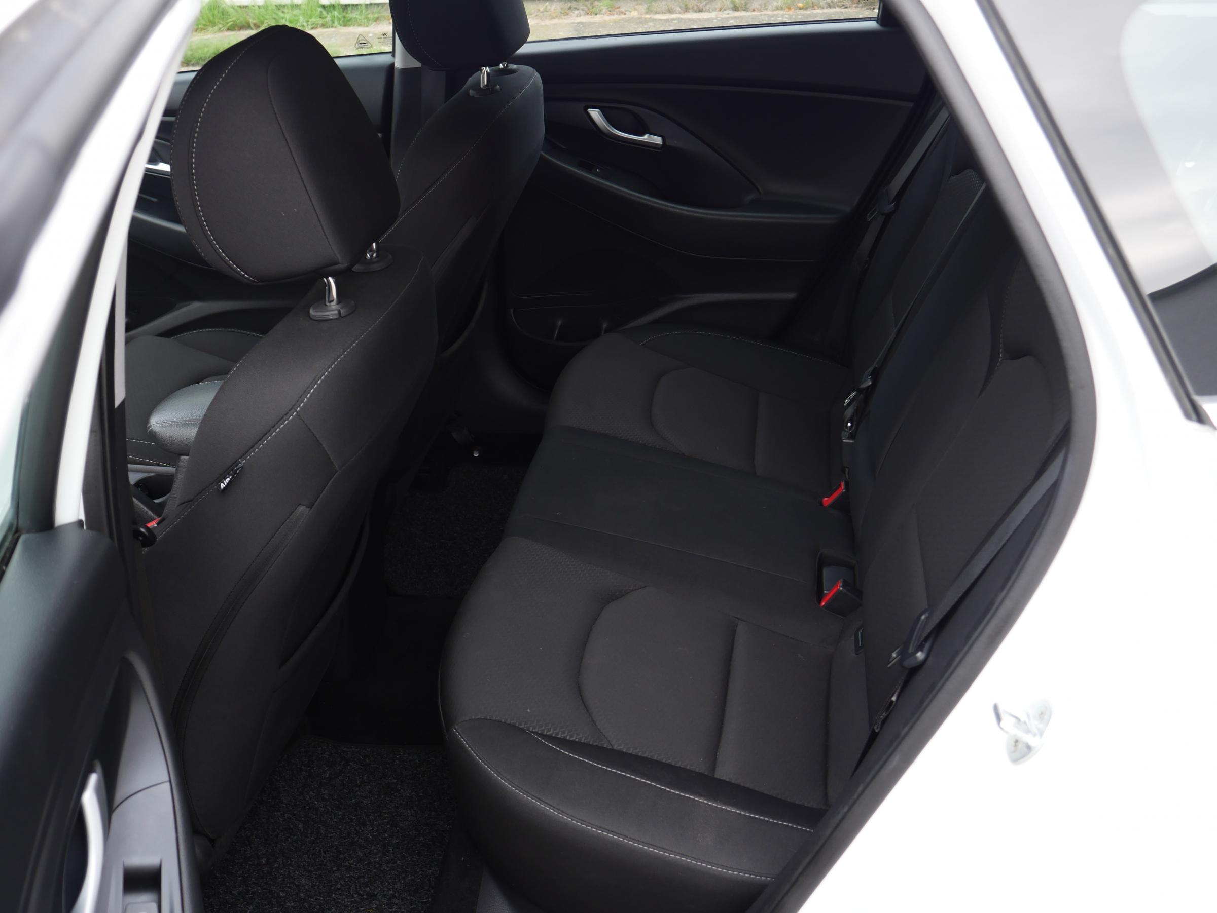 Hyundai i30, 2018 - pohled č. 10