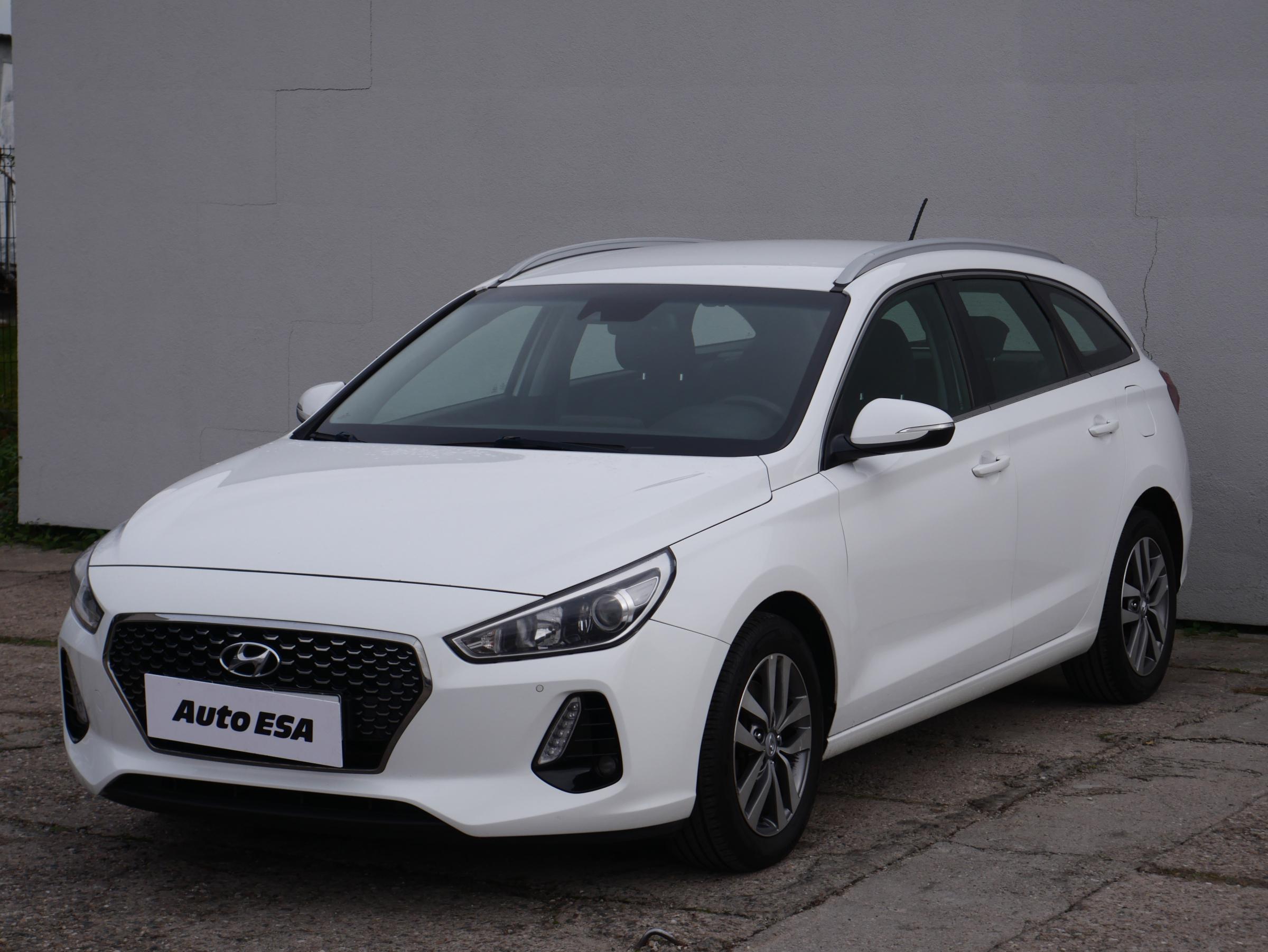Hyundai i30, 2018 - pohled č. 3