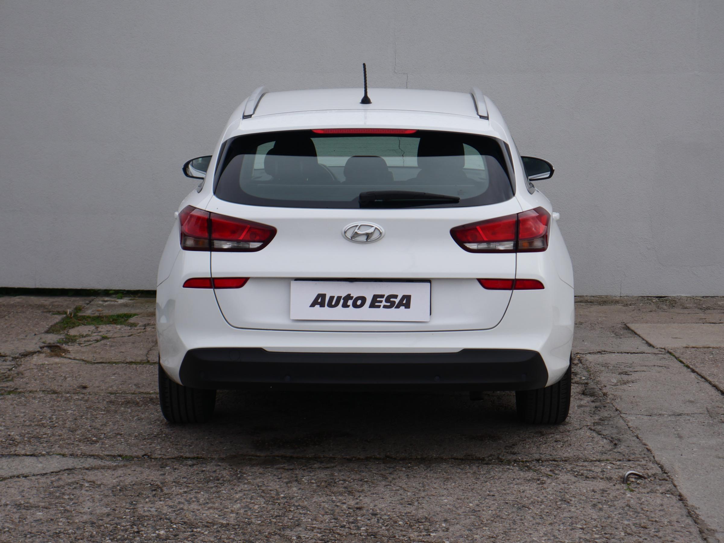 Hyundai i30, 2018 - pohled č. 5