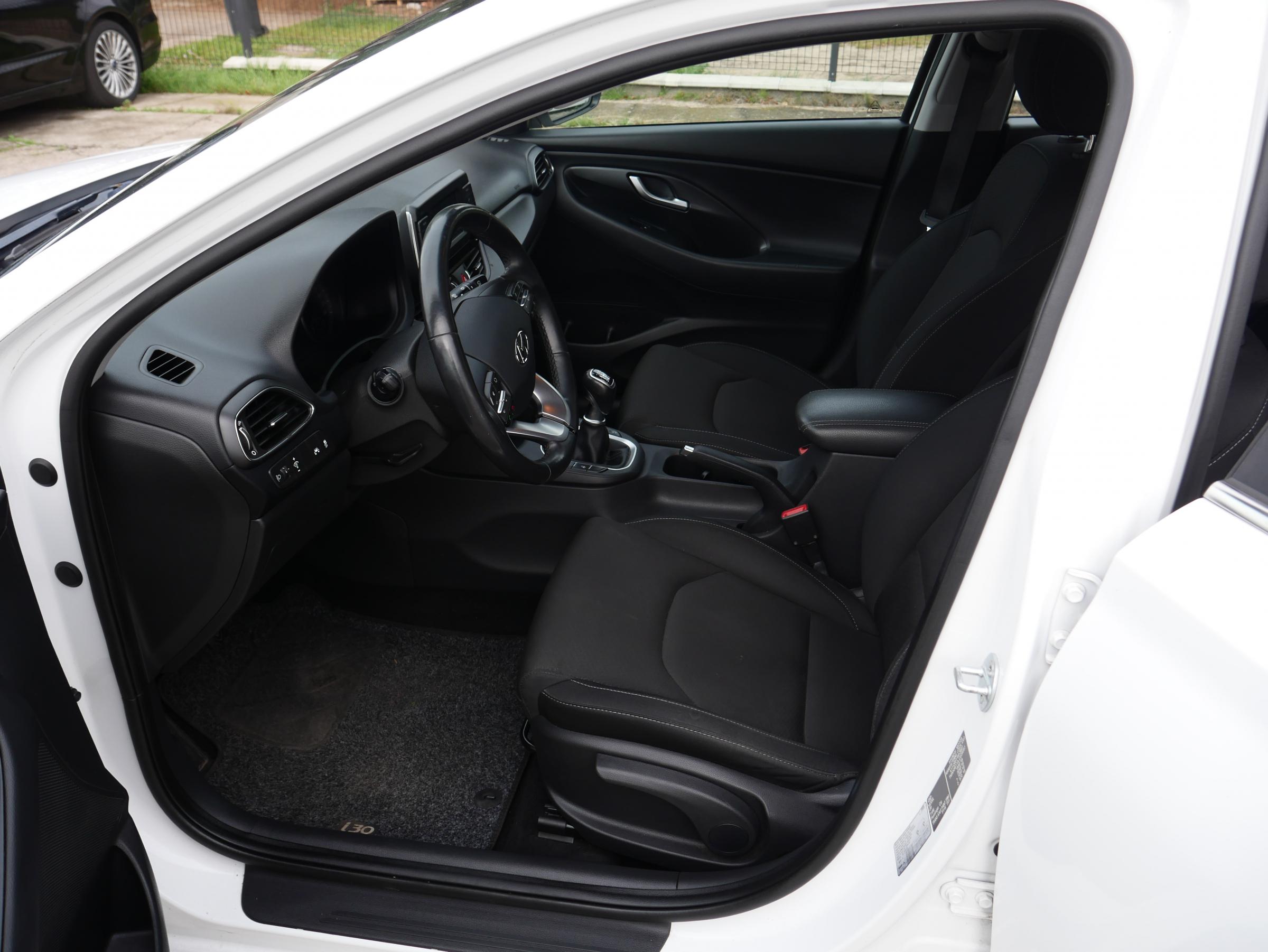 Hyundai i30, 2018 - pohled č. 9