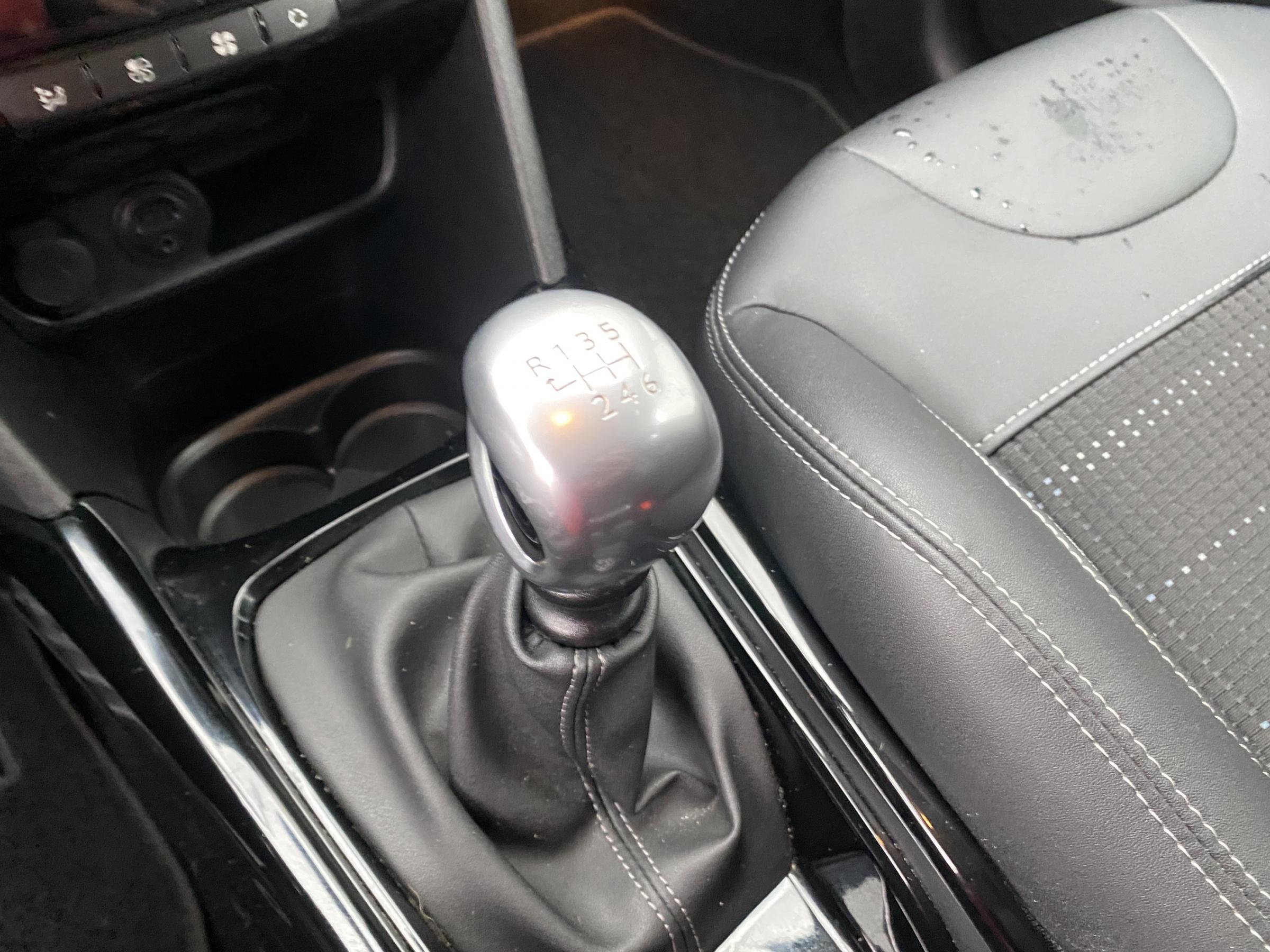 Peugeot 2008, 2016 - pohled č. 17