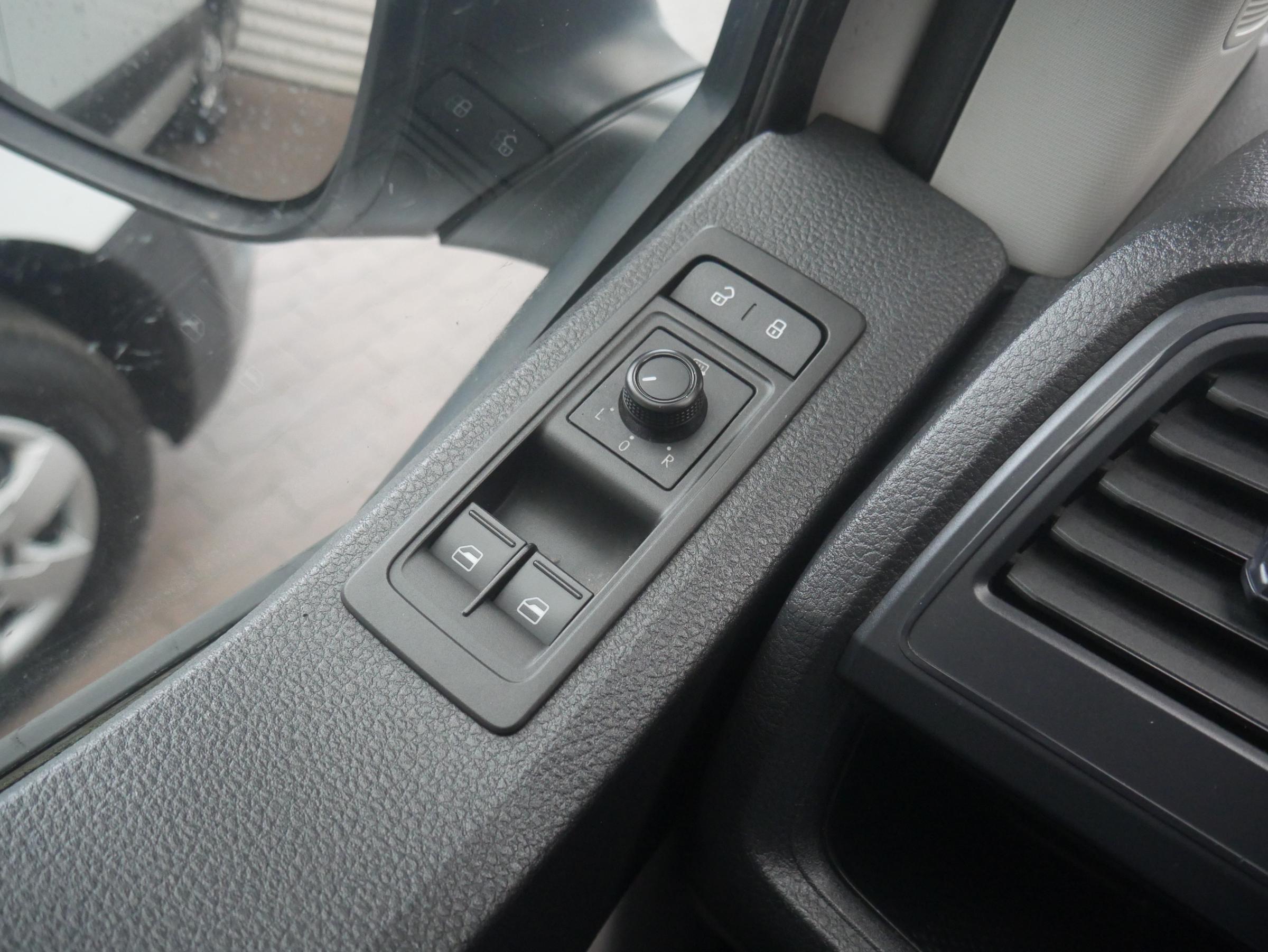 Volkswagen Transporter, 2015 - pohled č. 12