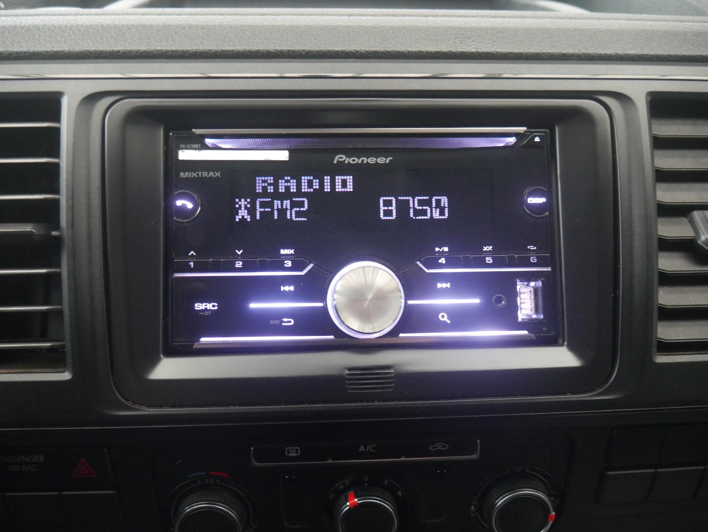 Volkswagen Transporter, 2015 - pohled č. 13