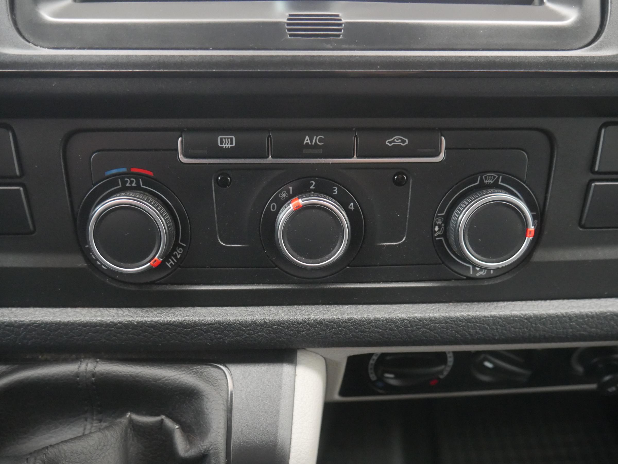 Volkswagen Transporter, 2015 - pohled č. 14