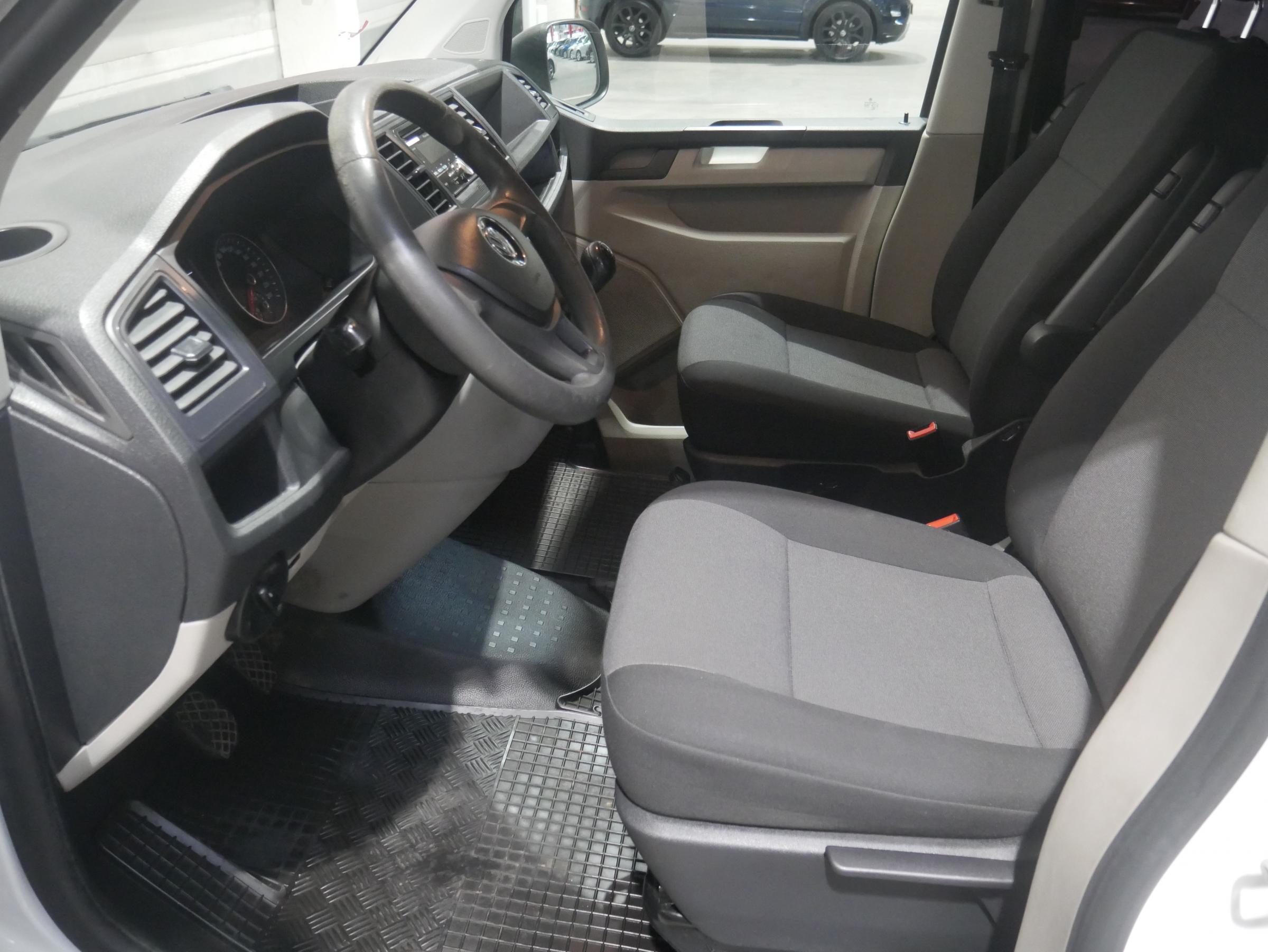 Volkswagen Transporter, 2015 - pohled č. 9