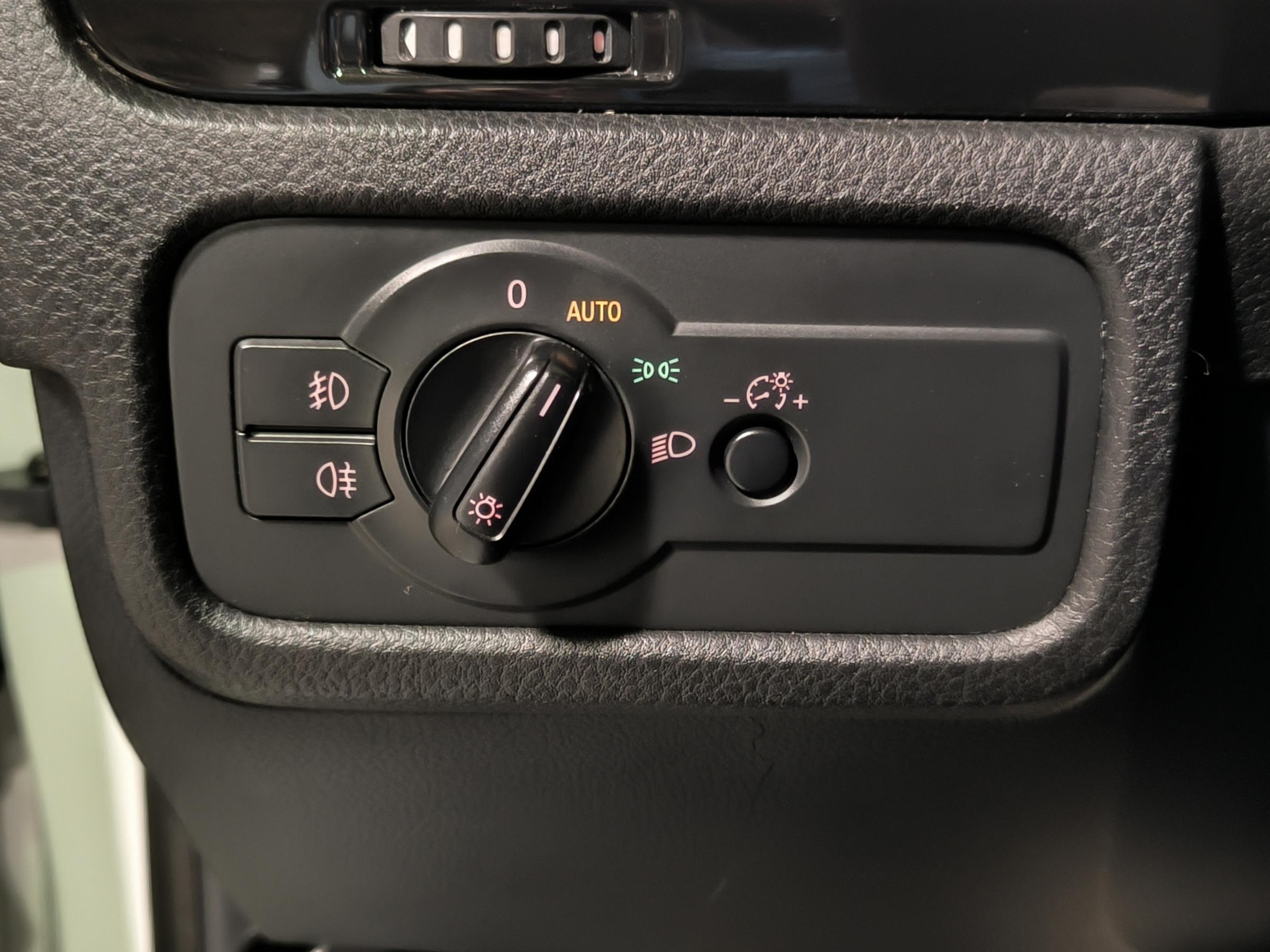 Volkswagen Touareg, 2013 - pohled č. 16