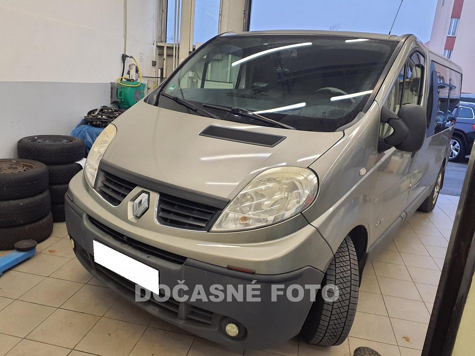 Renault Trafic 2.5dCi Passenger L2 9míst