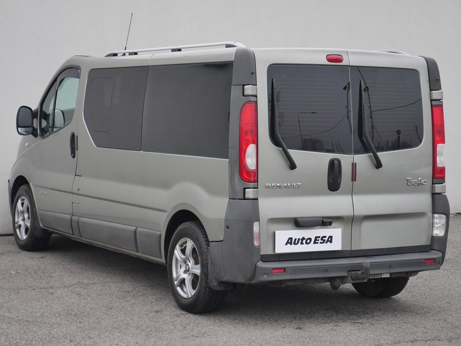 Renault Trafic 2.5dCi Passenger L2 9míst
