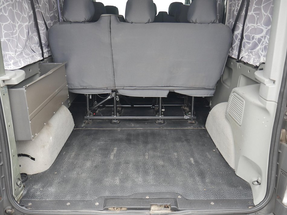 Renault Trafic 2.5dCi Passenger L2 9míst